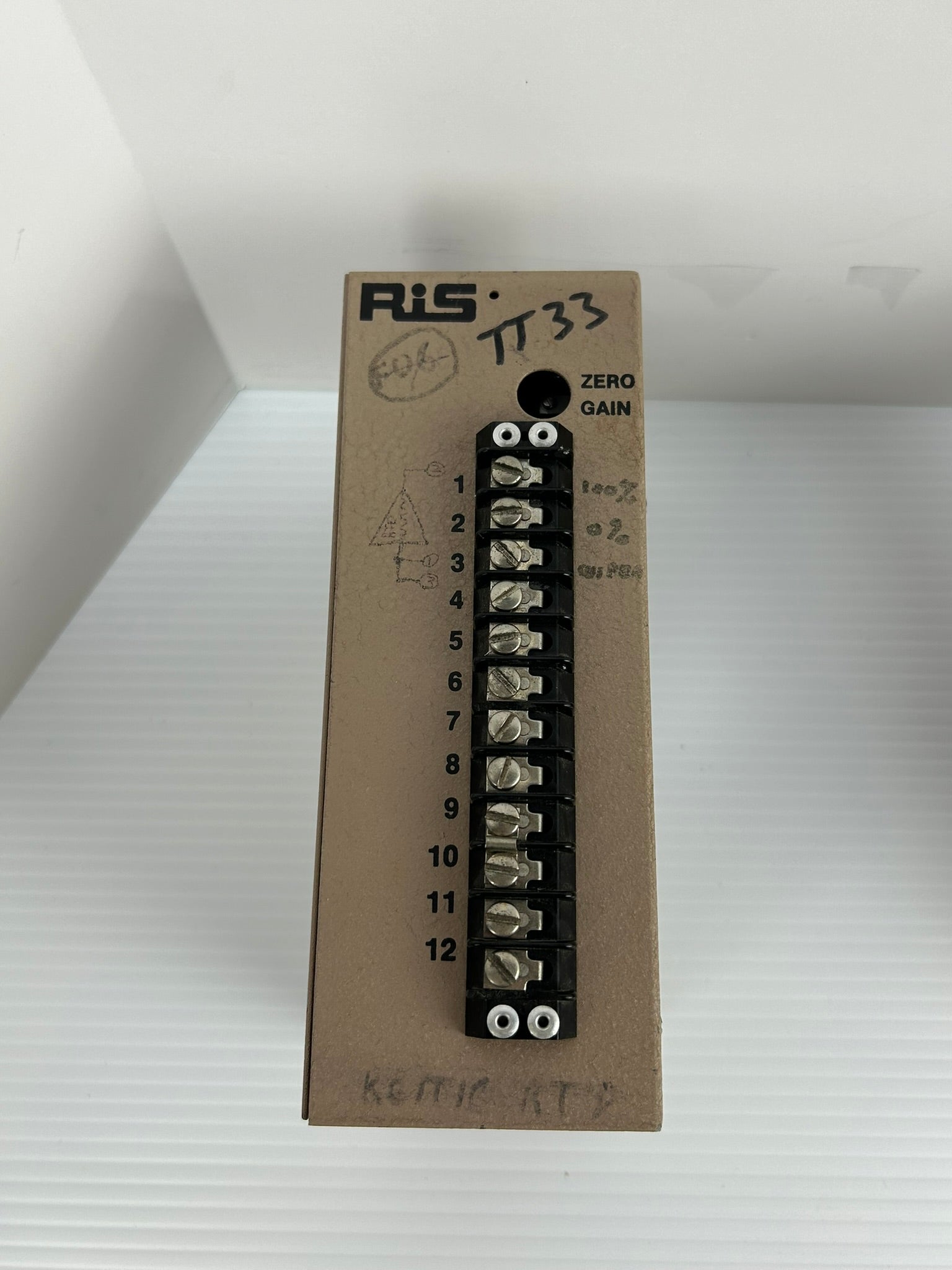 RIS SC-1374 Transmitter 117V 4W 0-100°F 4-20mA