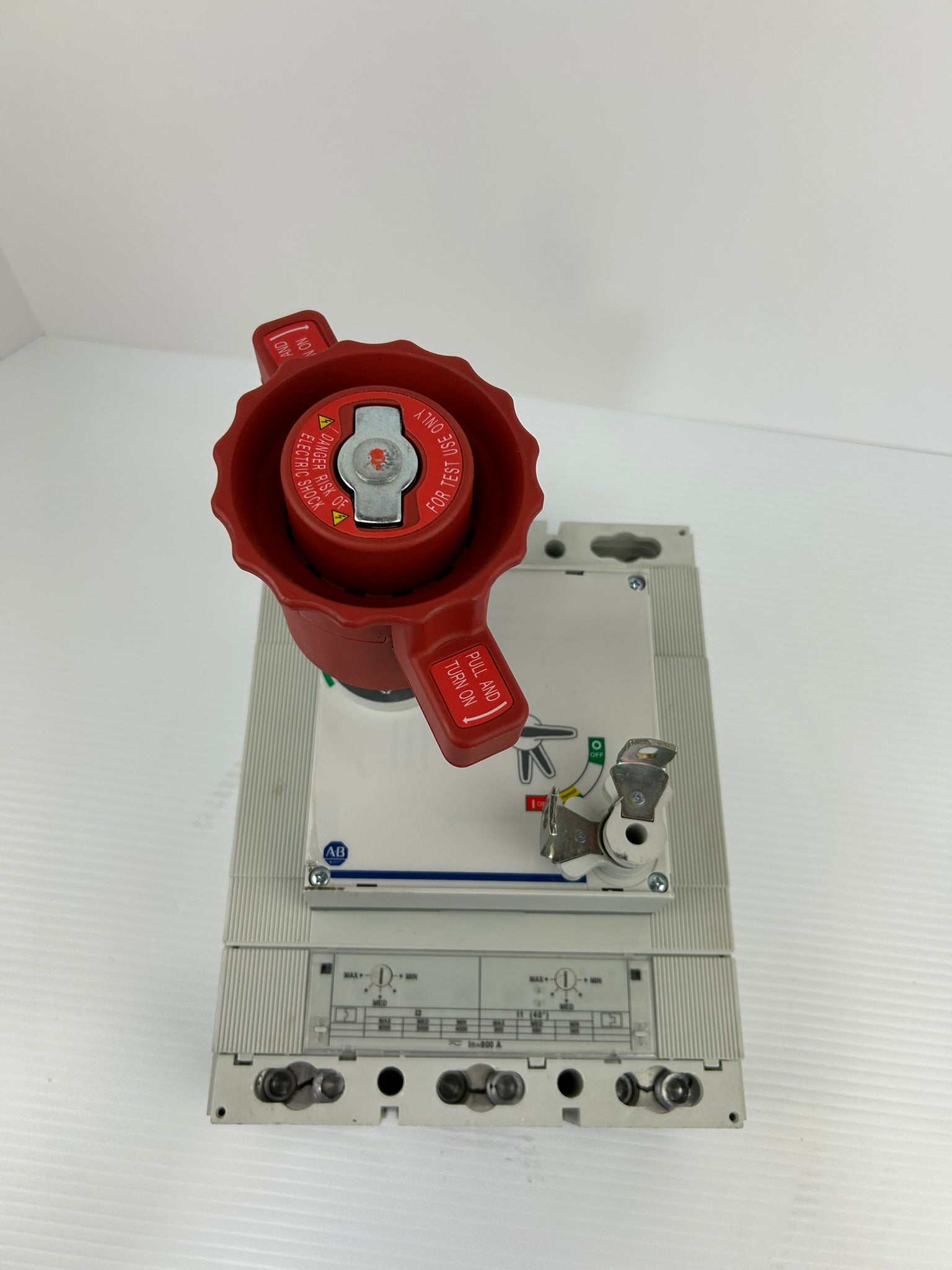 Allen Bradley 140G-M5F3-D80 Circuit Breaker with 140G-N7 /A On Off Switch