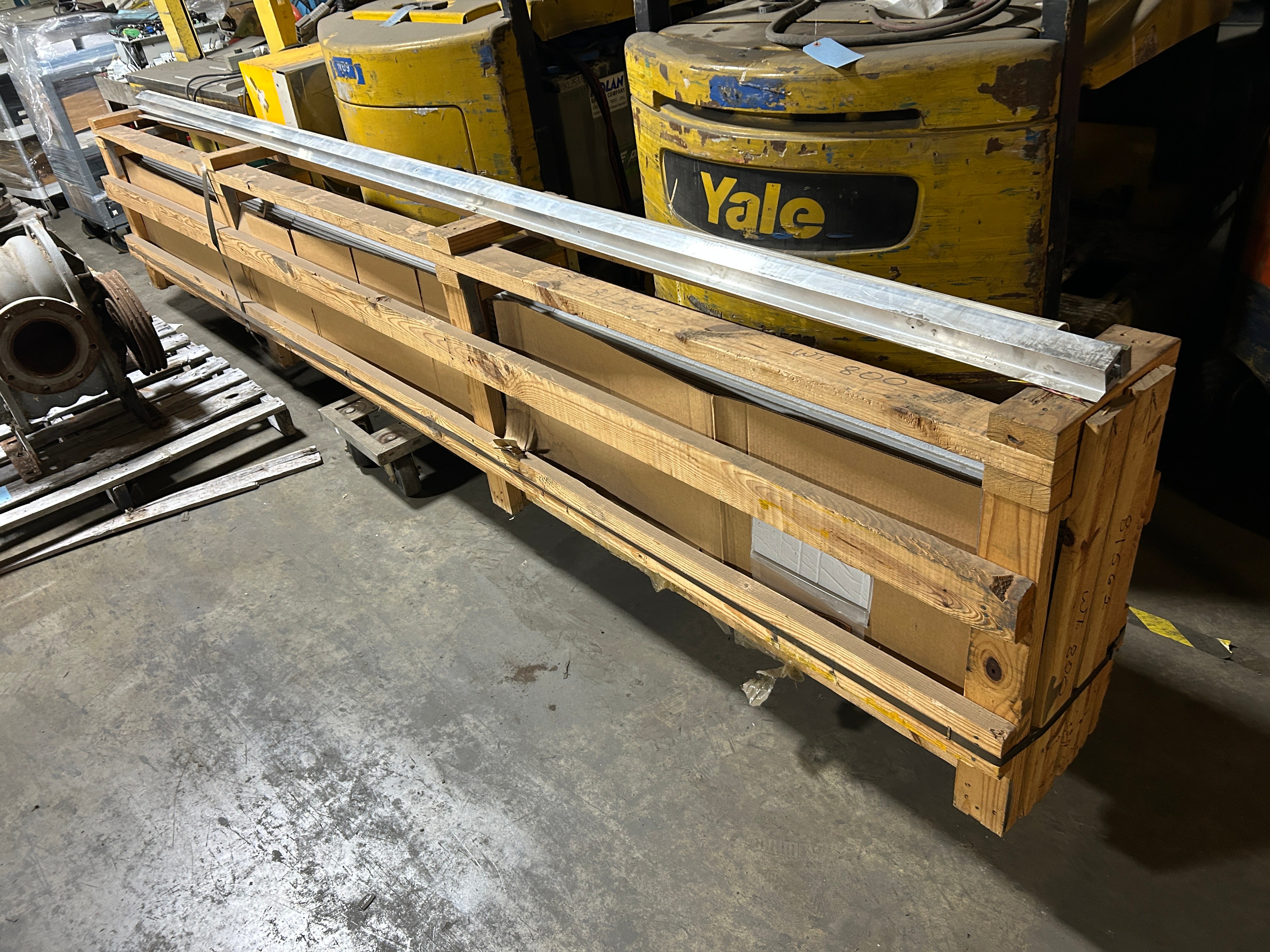 Commercial Overhead Door Rolling Steel with Rubber Seal 81562 ~13'6" Wide