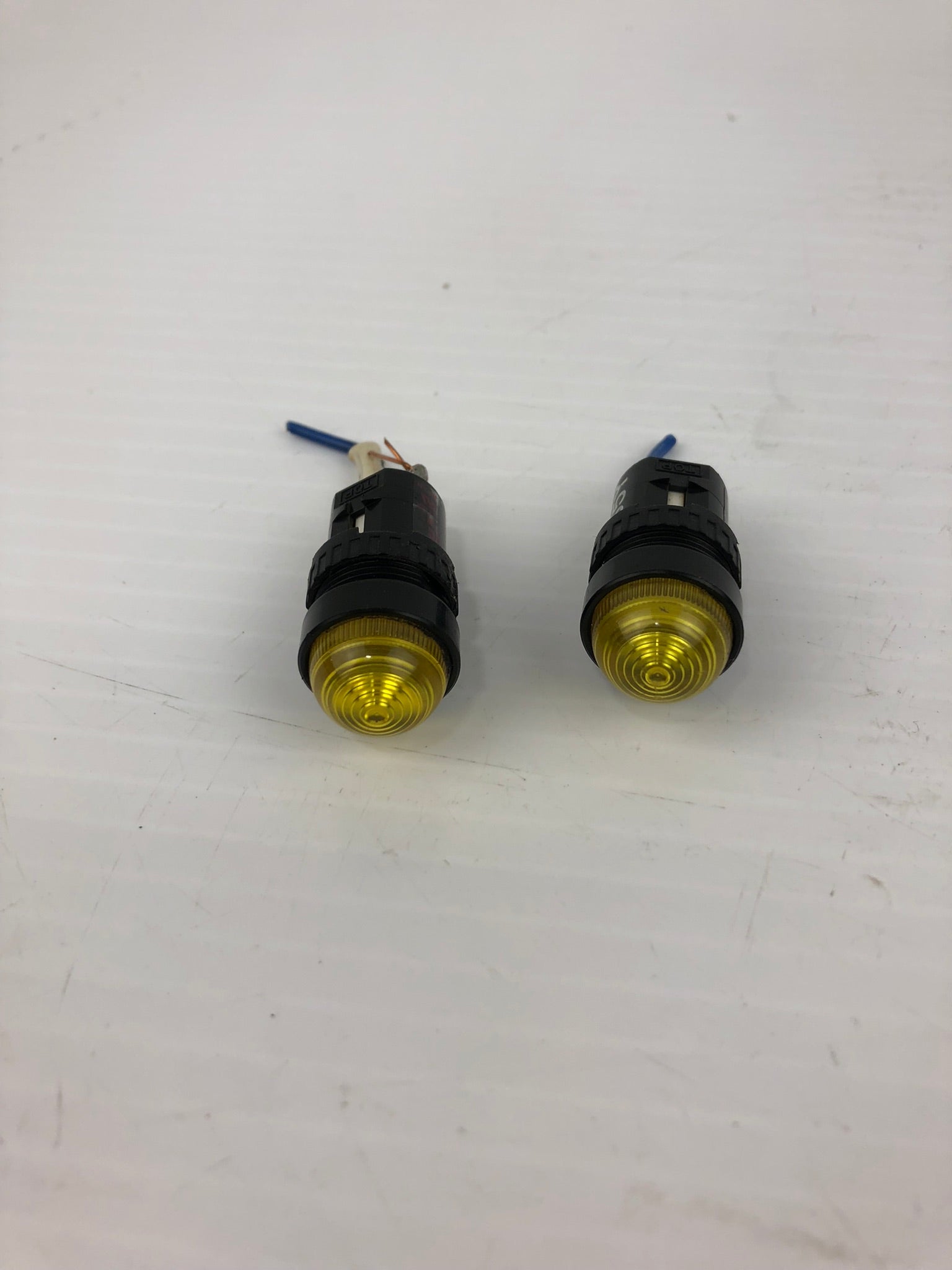 IDEC AP6M Yellow Pilot Light - Lot of 2