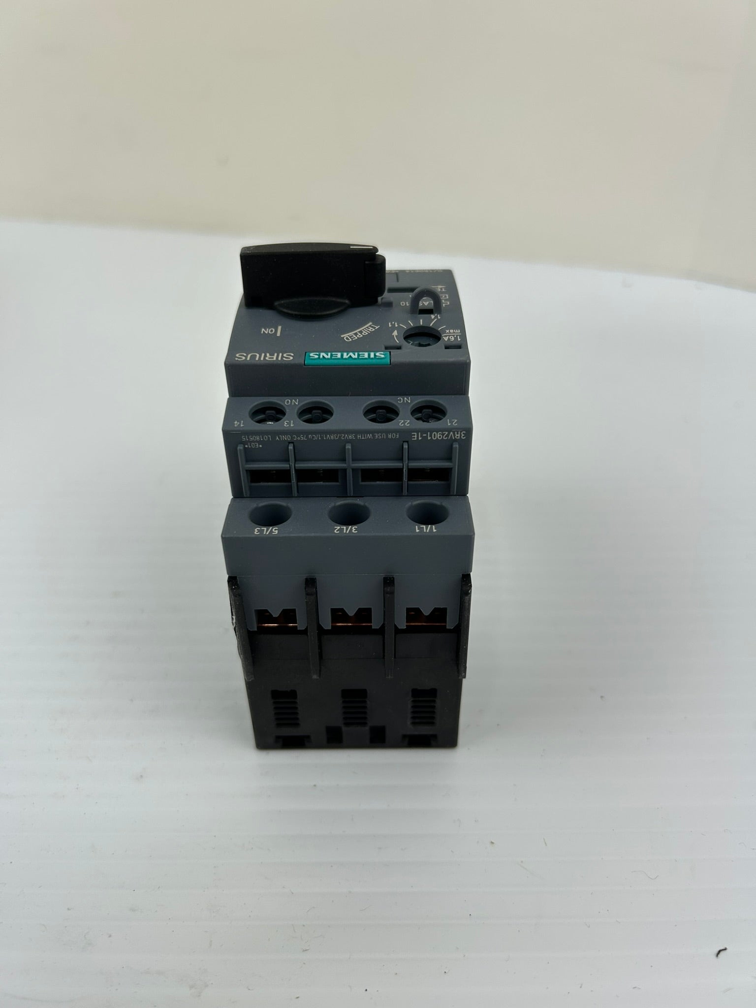 Siemens 3RV2011-1AA15 SIRIUS Manual Motor Starter Protector Circuit Breaker