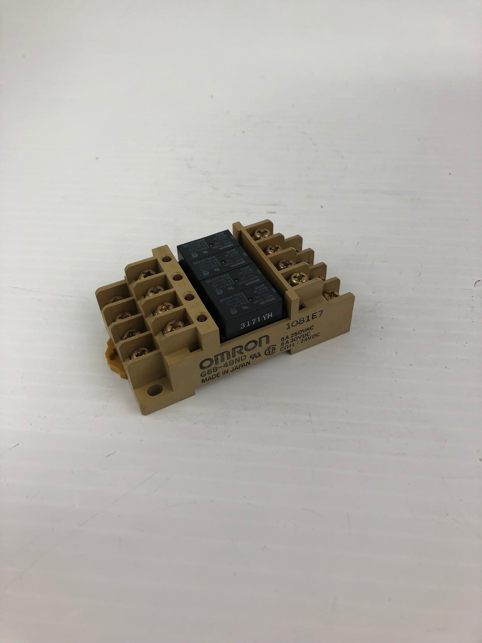 OMRON G6B-4BND Terminal Block with Relays G6B-1114P