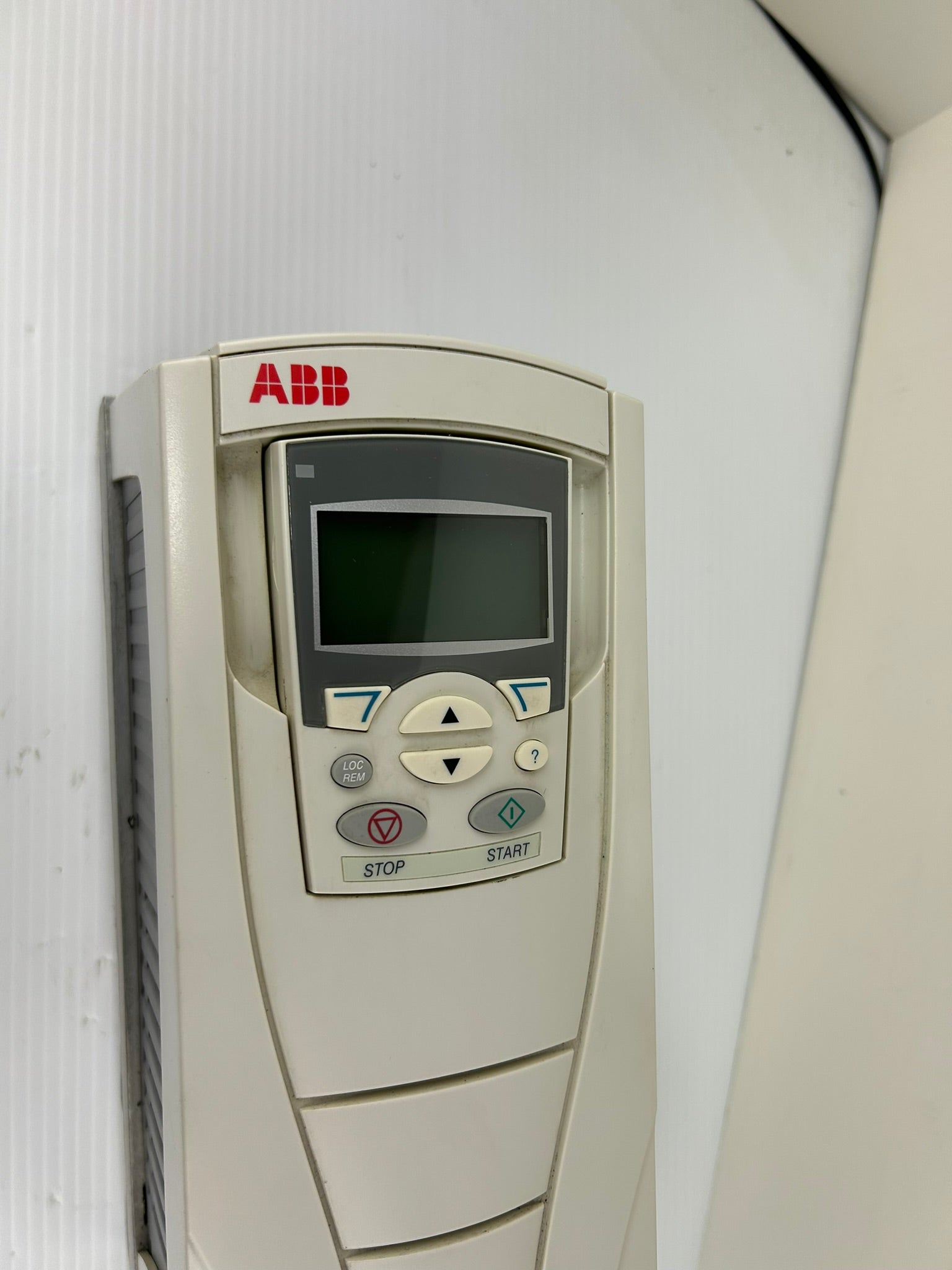 ABB ACS550-U1-08A8-4 VFD Variable Frequency Drive 5HP 480V 3PH AC Drive 4kW