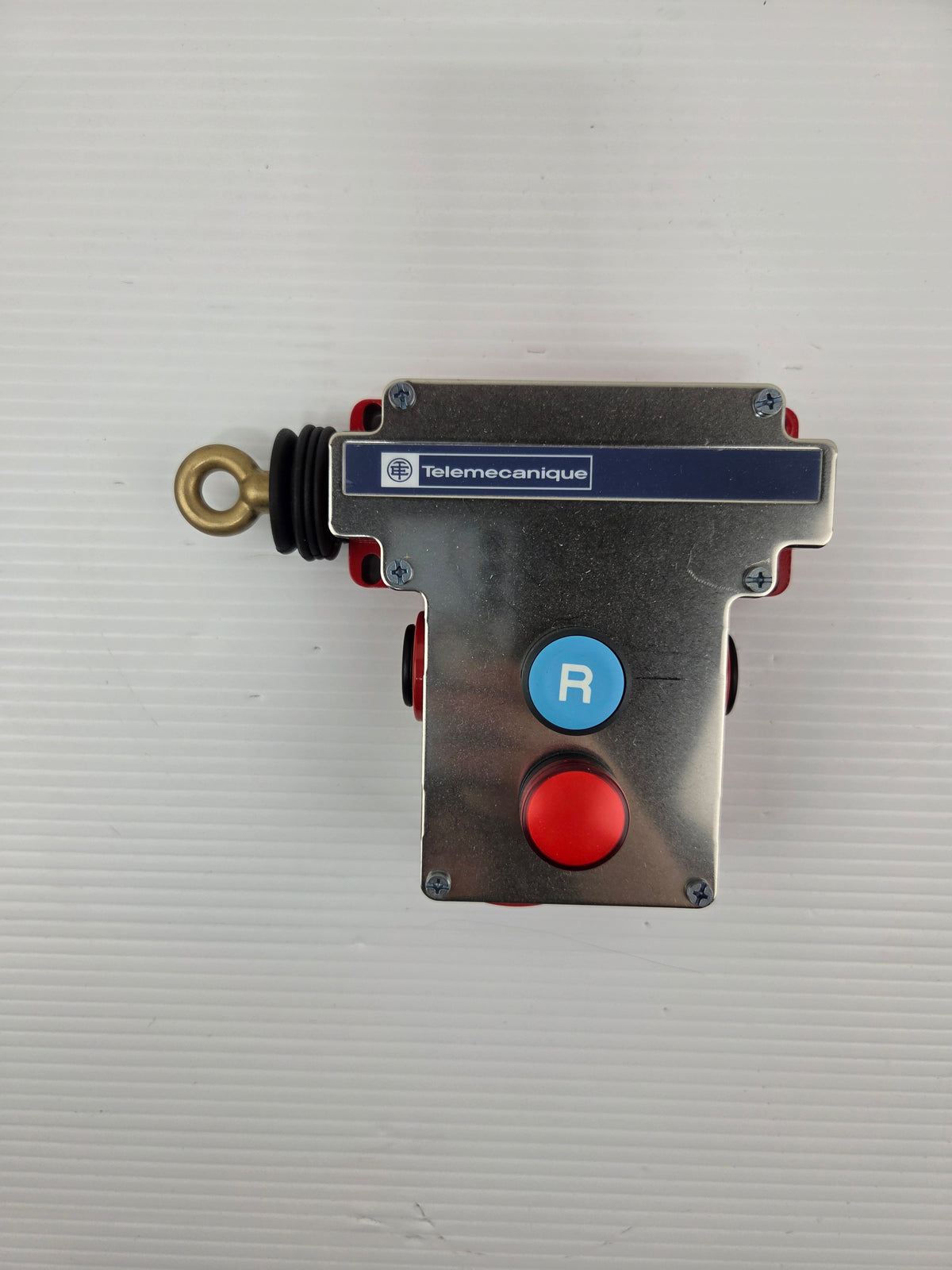 Telemecanique XY2CE2A196H7 Emergency Stop E-Stop Trip Wire Rope Pull Switch IP66