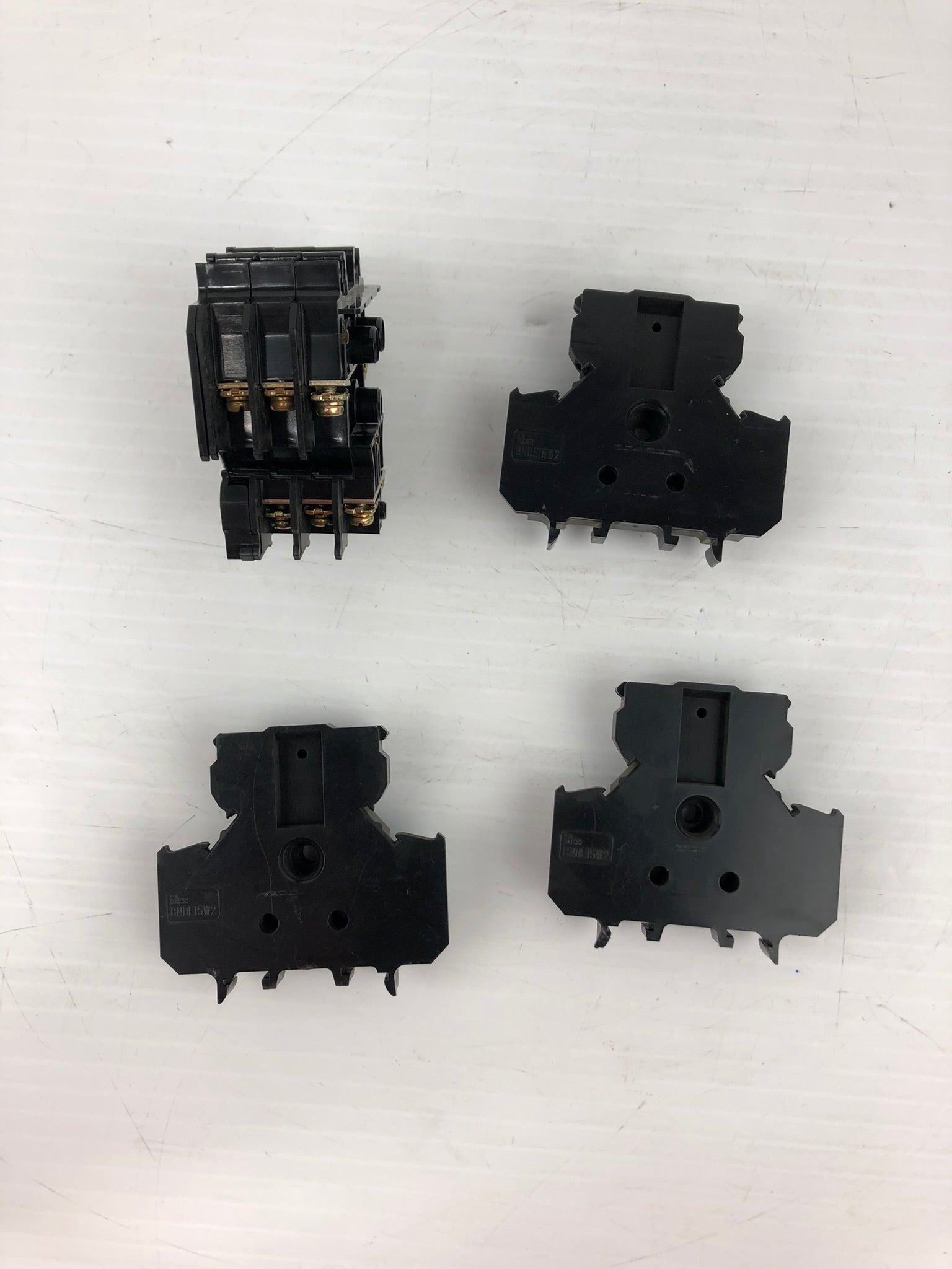 IDEC BNDE15W2 Terminal Blocks (Lot of 6)