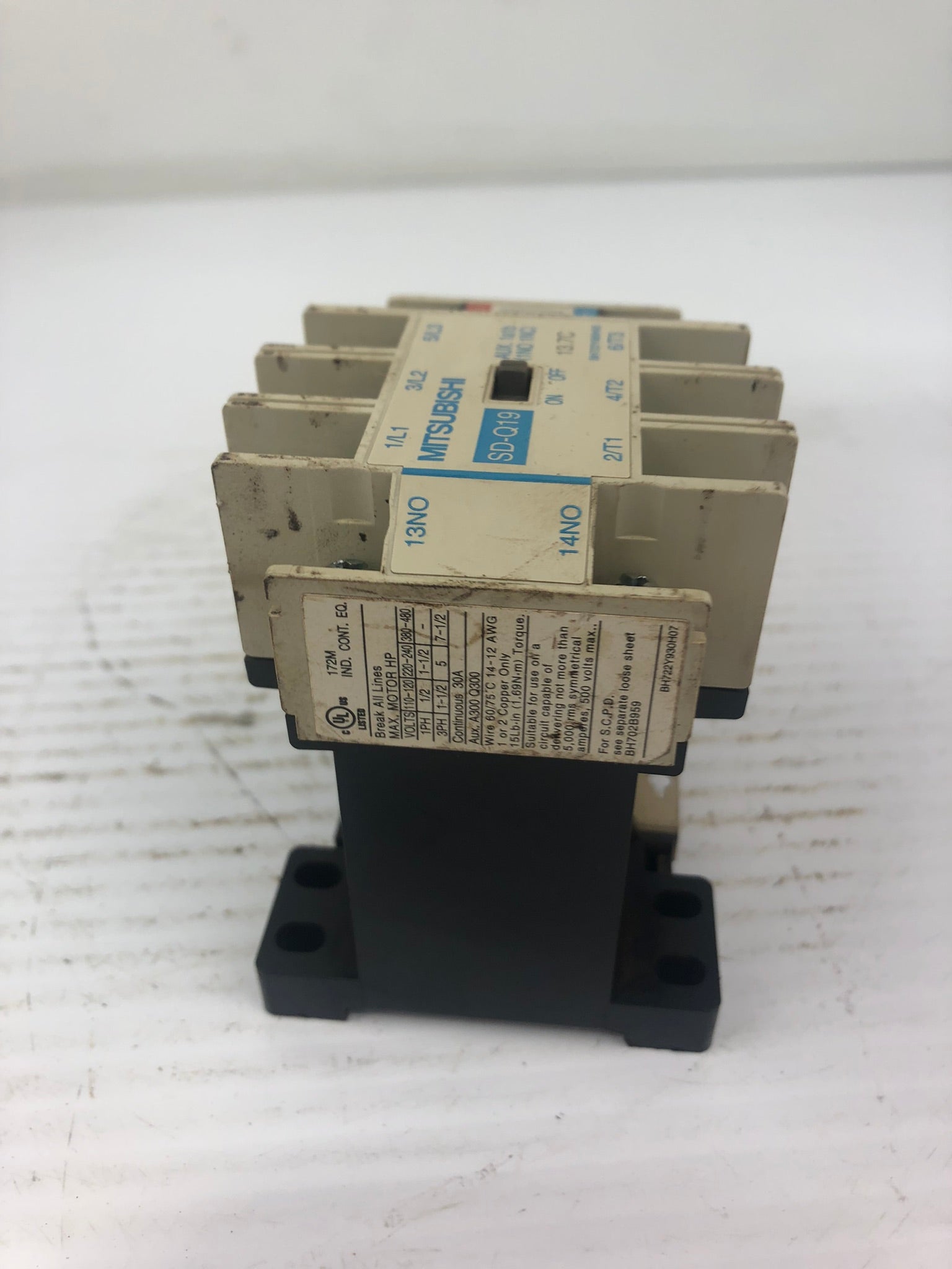 Mitsubishi SD-Q19 Magnetic Contactor - Broken Bottom
