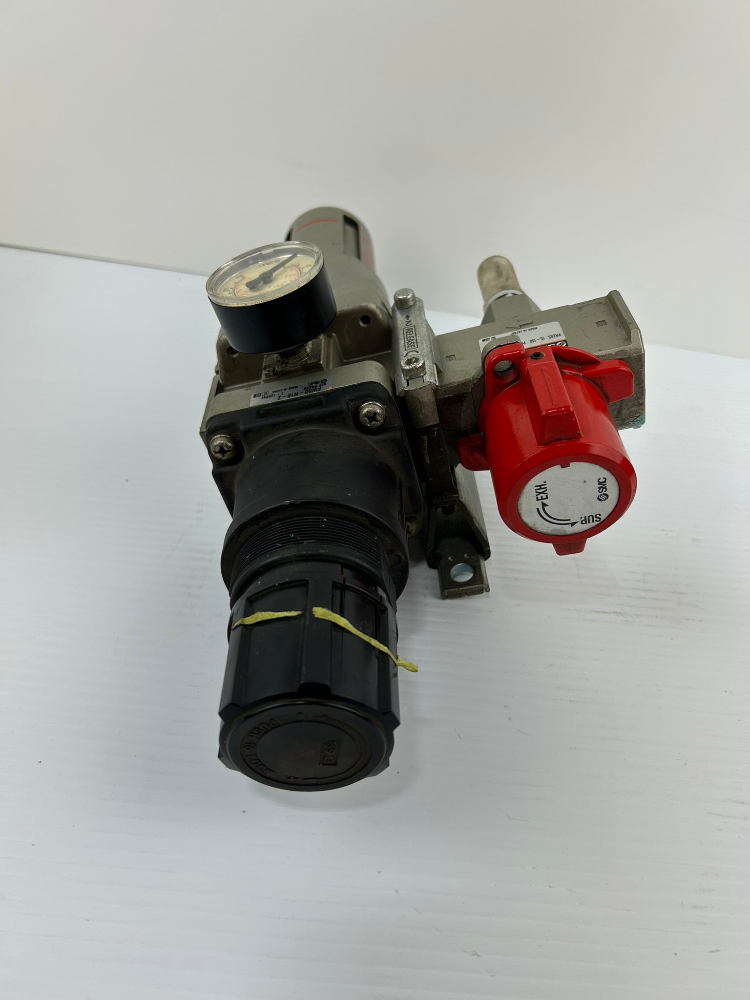 SMC AW60-N10-Z Pneumatic Filter Regulator with VHS50-N10-Z Lockout Valve