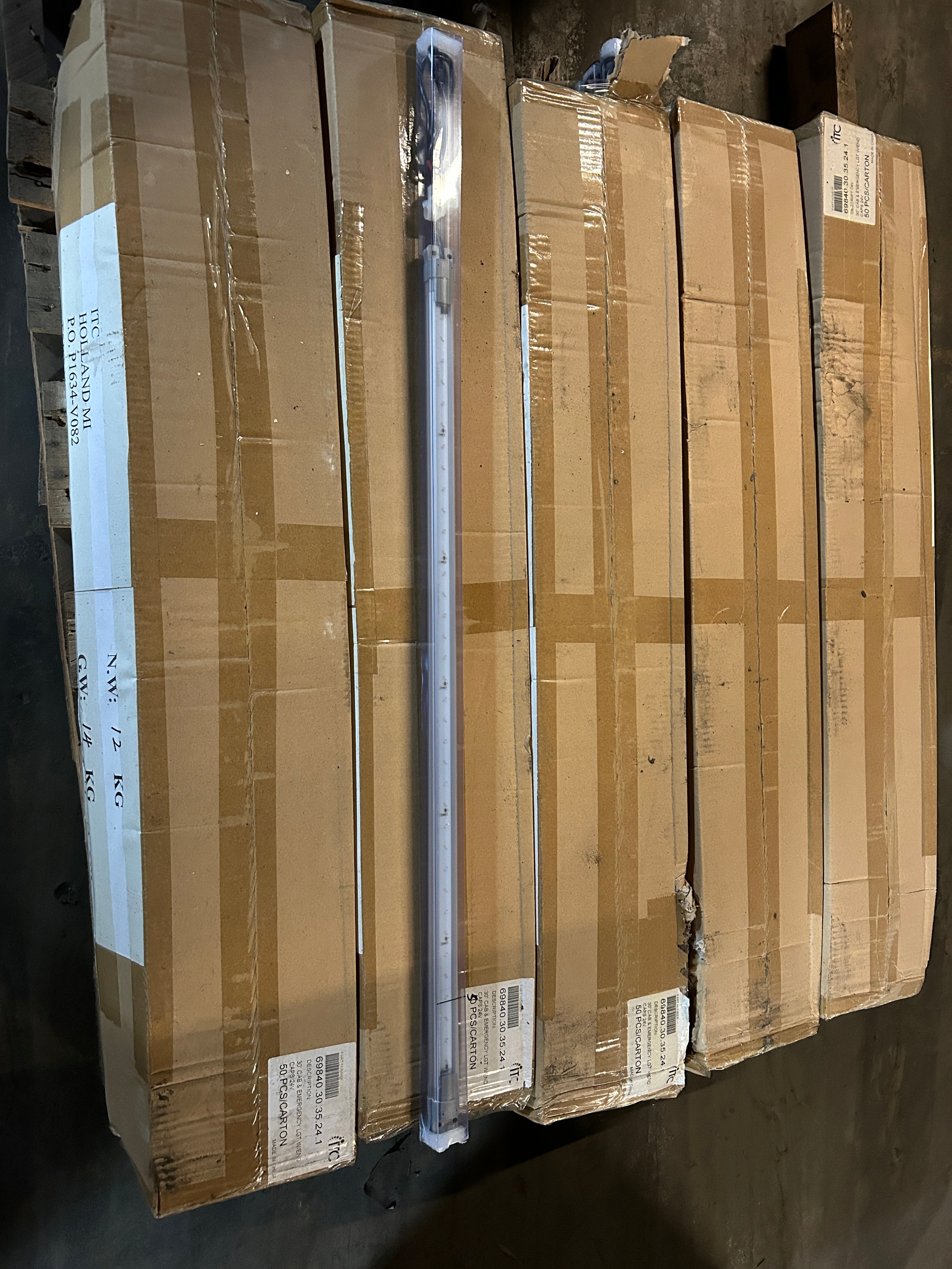 ITC 30" Cab Emergency LED Light Strip with End Caps 24V 69840.30.35.24.1 QTY 50