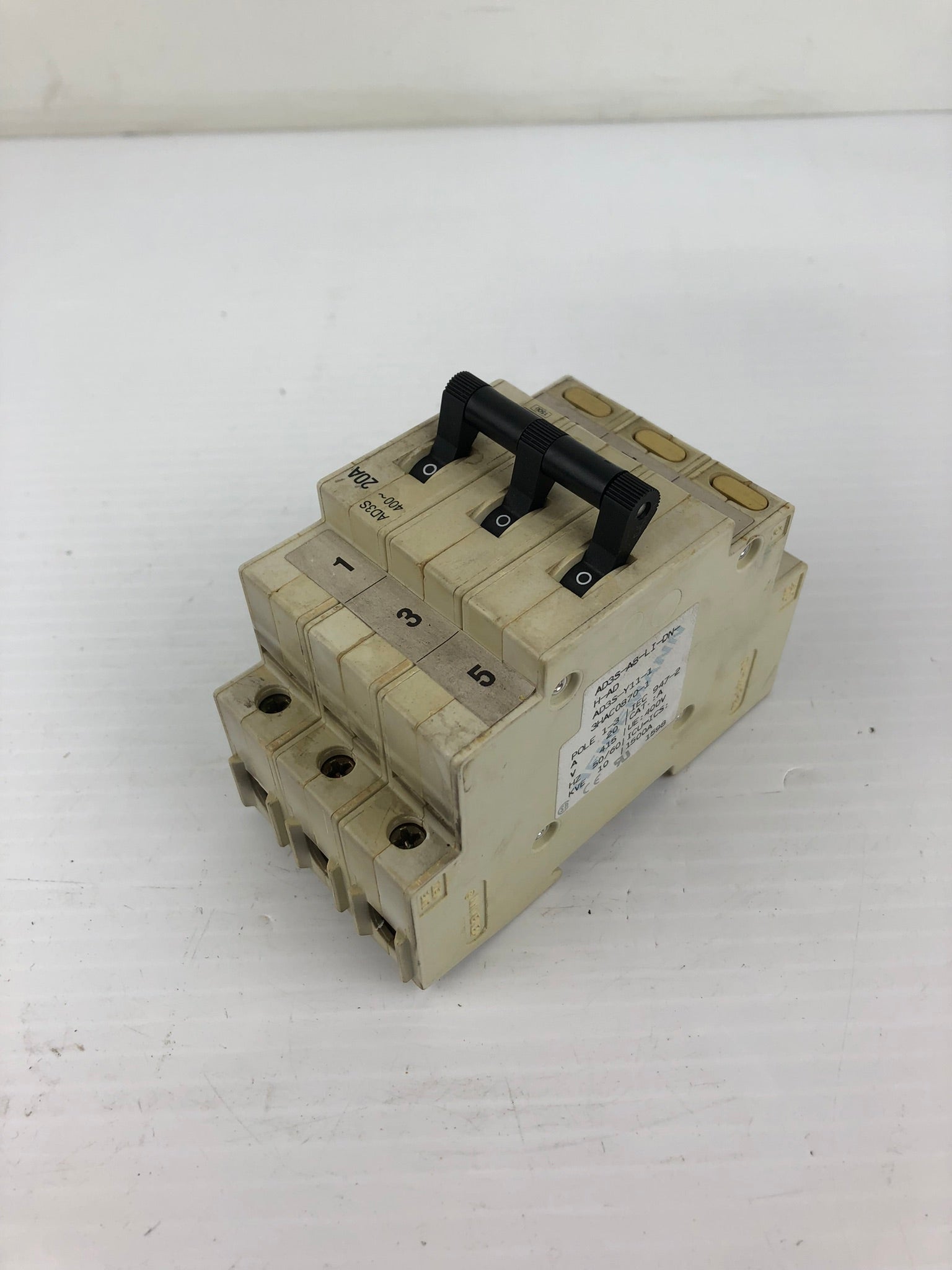 Heinemann AD3S-A8-LI-DN-H-AD Circuit Breaker 3 Pole AD3S-Y11-1 3HAC0870-1