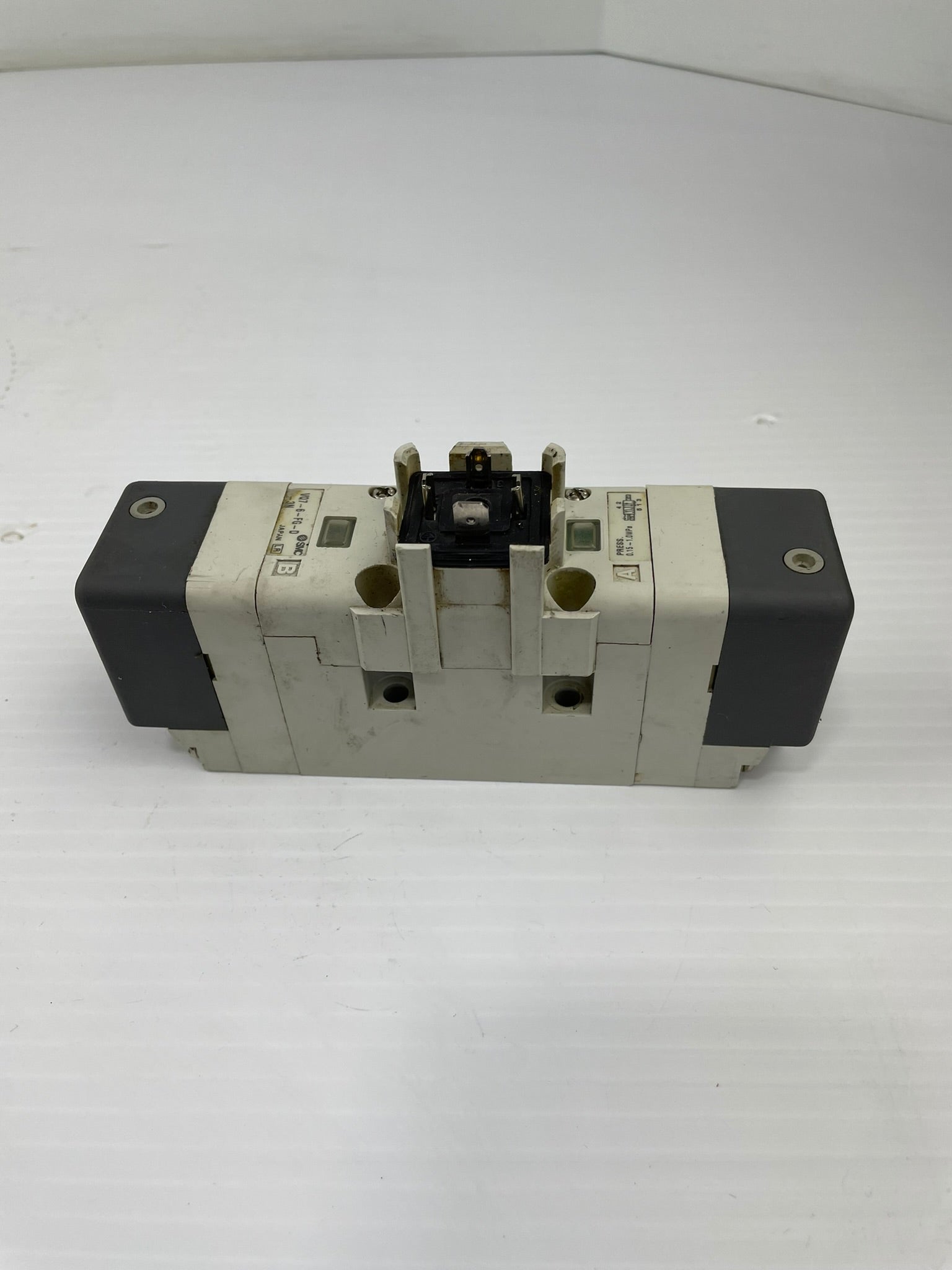 SMC Solenoid Valve VQ7-6-FG-D-3N Pressure Rating 0.15~1.0MPa