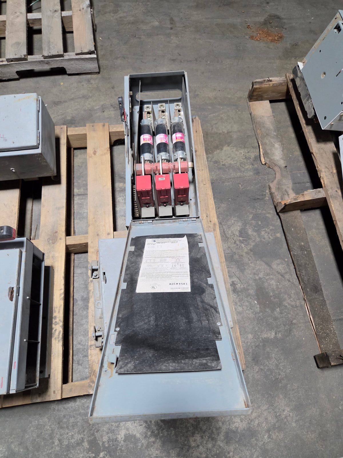 Square D QMB-364W Fusible Panelboard Switch Disconnect Series E1 200A 3P 600V