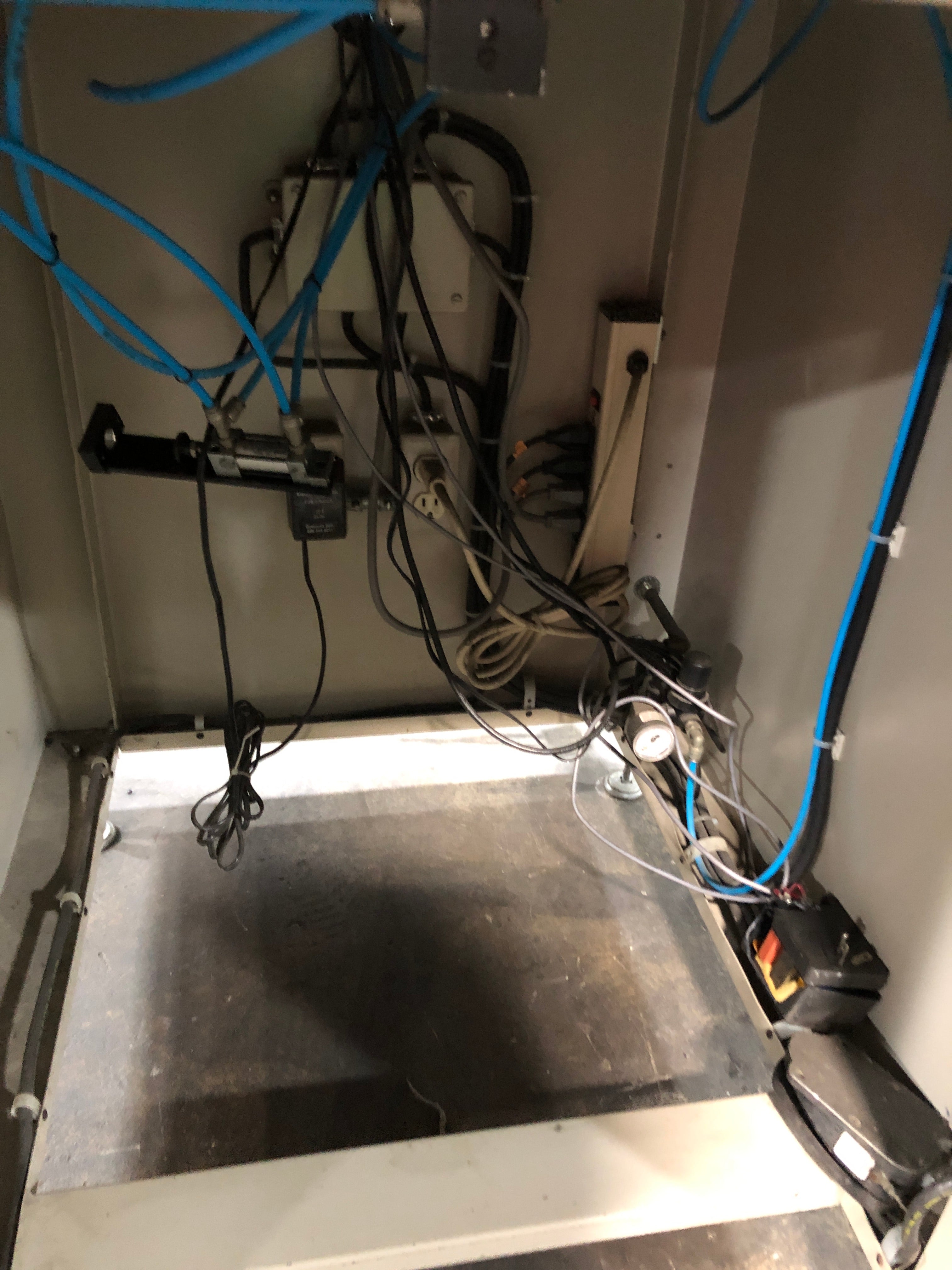 Western Lithotech W2675 Acculite Machine with Two Monitors 1PH 60 Cycle 1 FLA