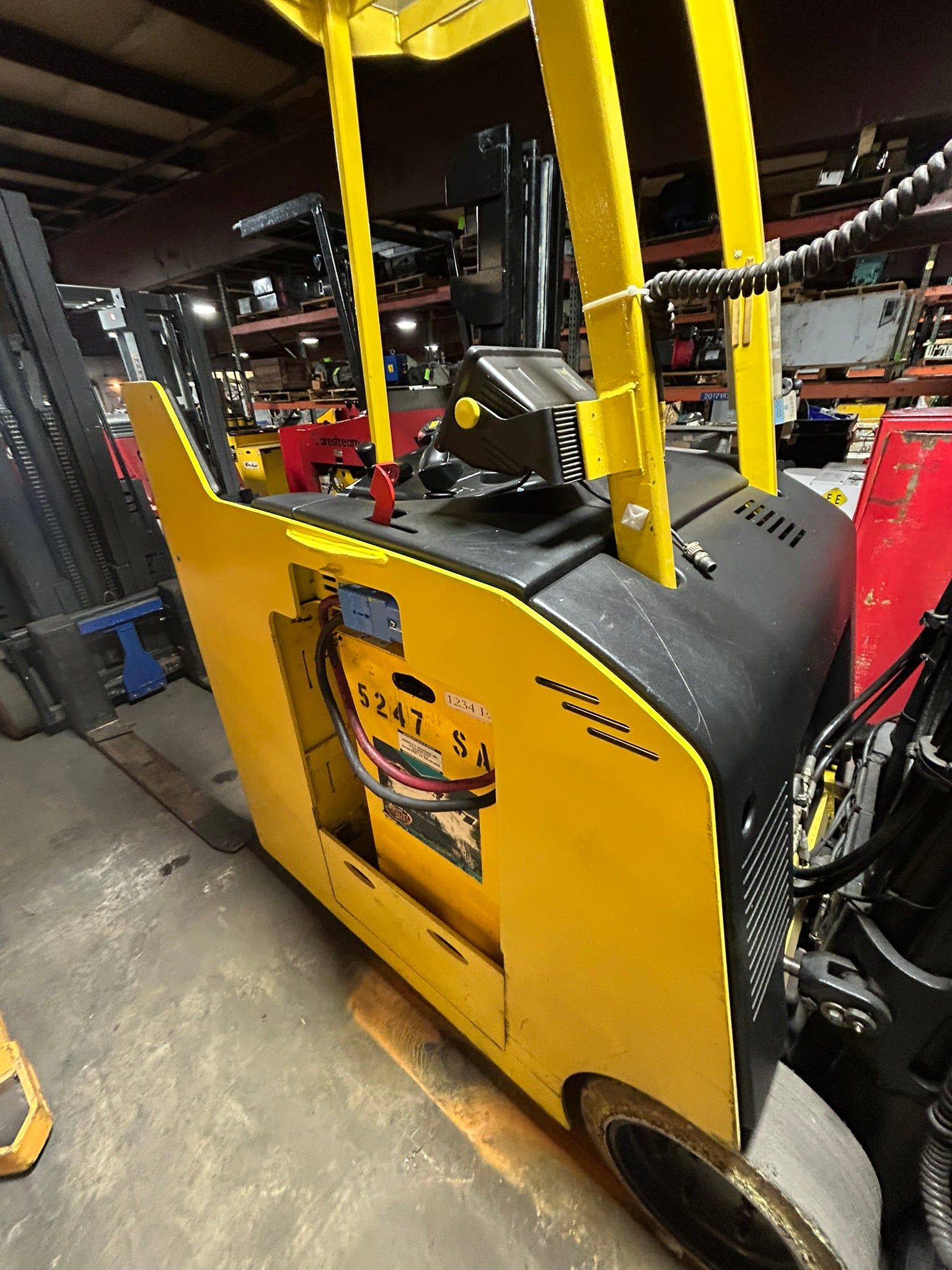 Hyster E40HSD Electric Stand-Up Forklift Truck 4000 Lb. Capacity 36V Type EO