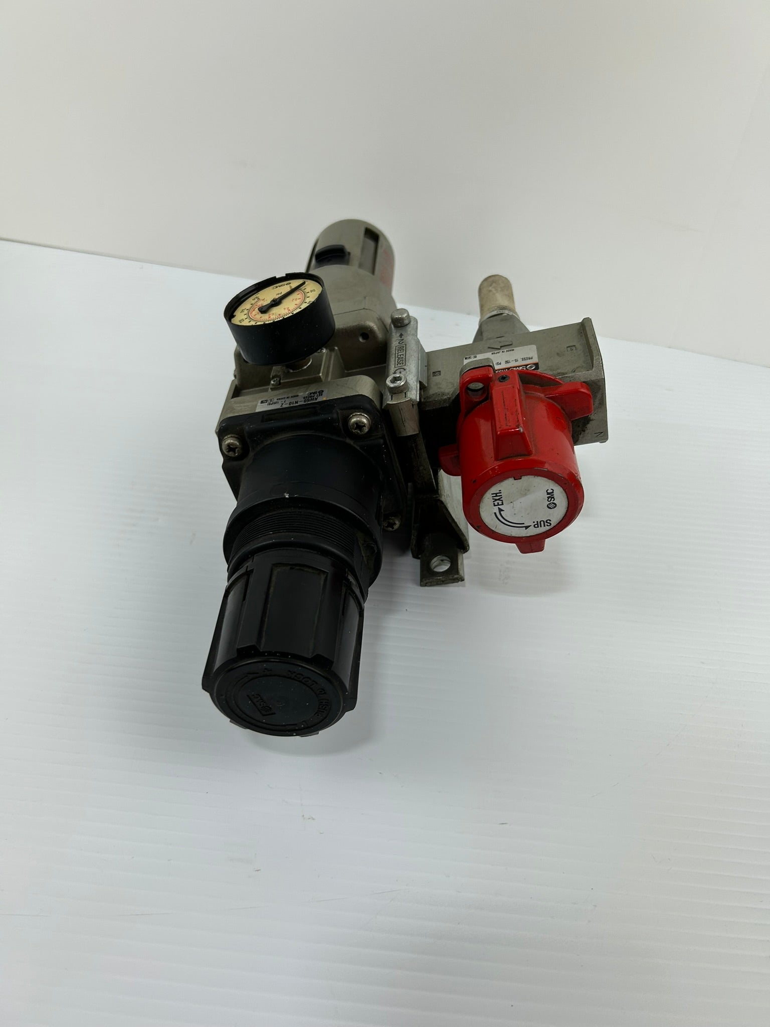 SMC AW60-N10-Z Filter Regulator with VHS50-N10-Z Pneumatic Lockout Valve