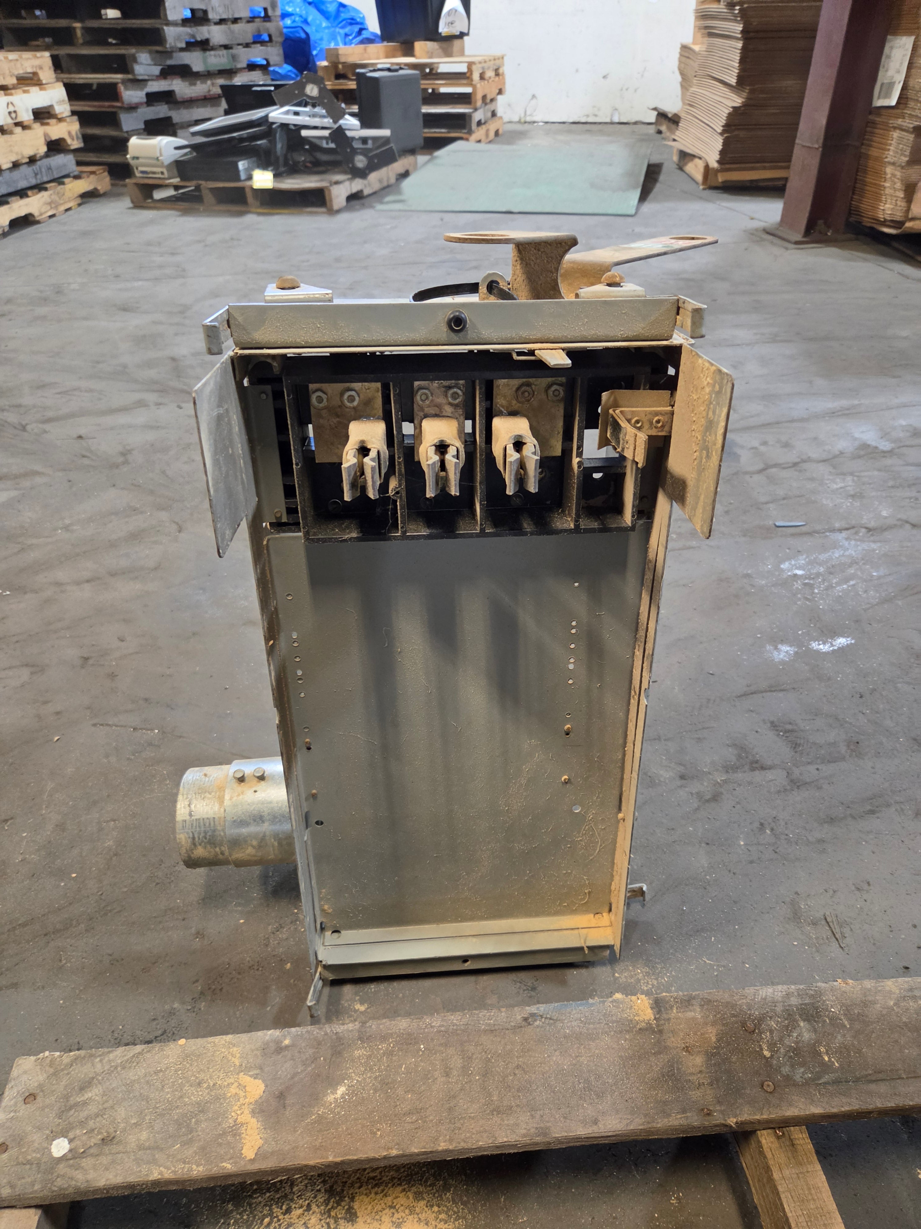 Gould ITE UV364 XL-Universal Bus Plug Fusible Switch 200A 600V Busway 3 Phase