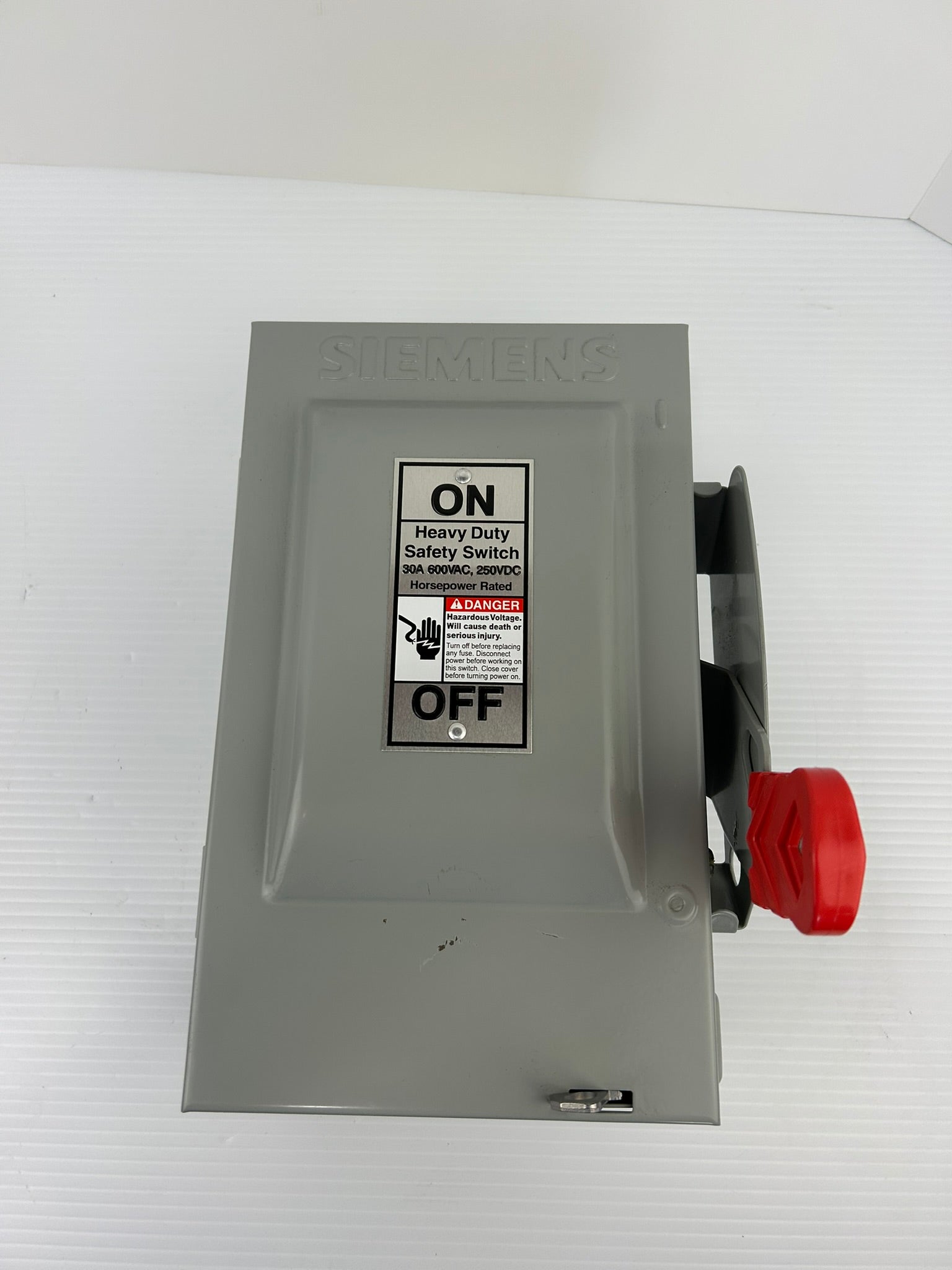 Siemens HNF361 Non-Fusible Heavy Duty Safety Switch 30A 600VAC 250VDC Indoor