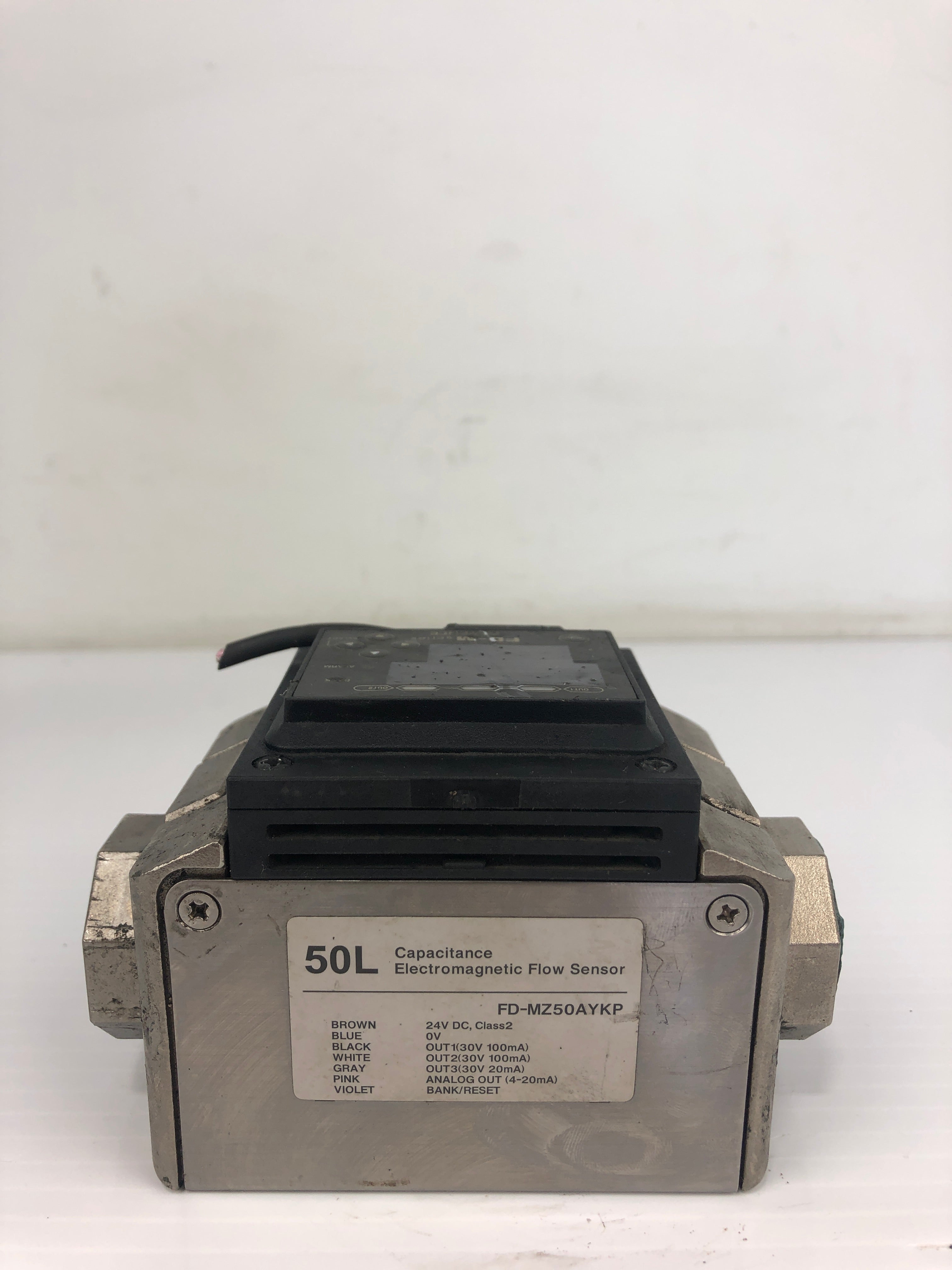 Keyence FD-MZ50AYKP Capacitance Electromagnetic Flow Sensor 50L 24VDC 30V 100mA