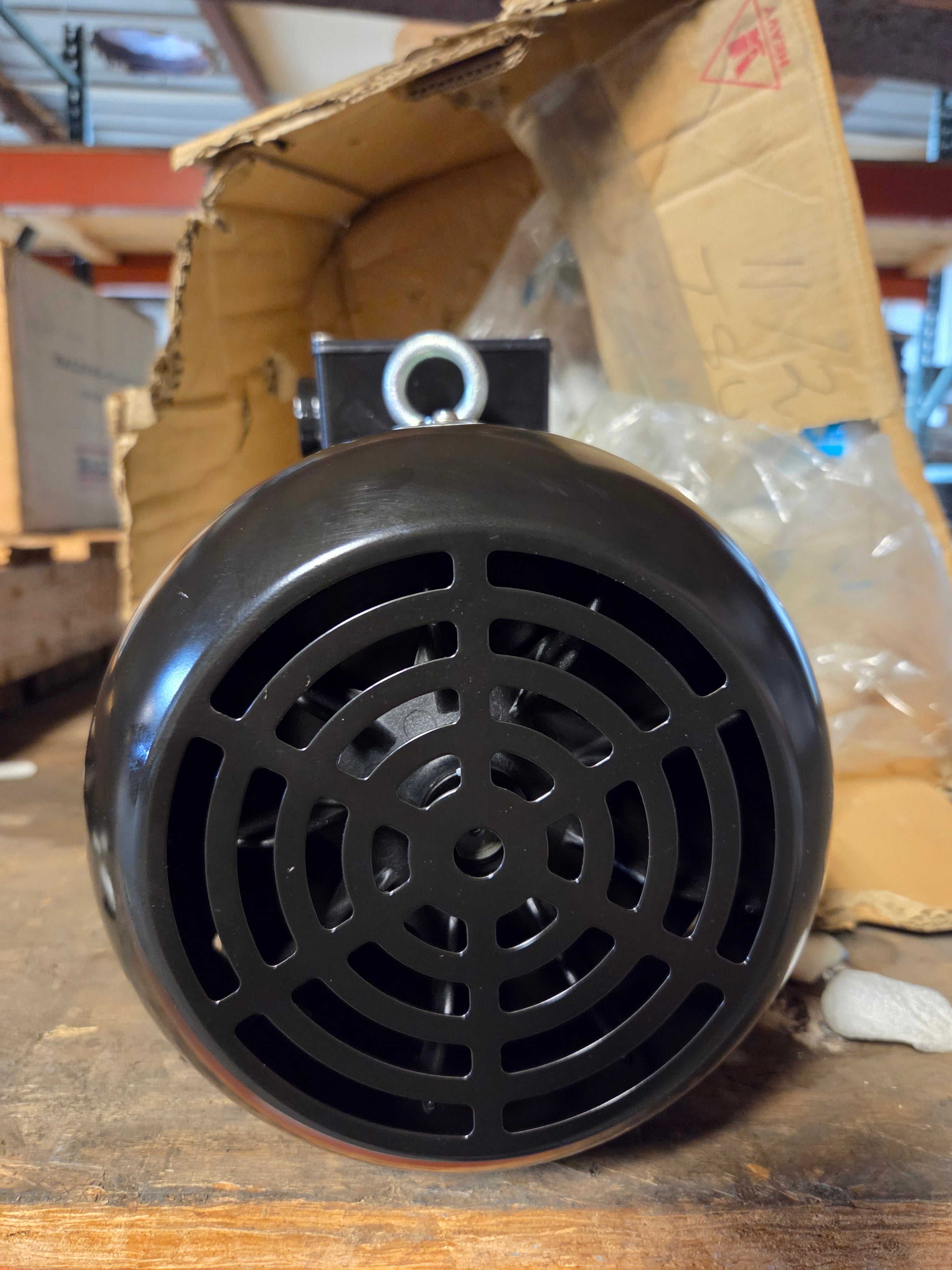 Nachi UVN-1A-0A4-1.5E-4G-12U AC Induction Motor 1.5kW 4P 1730 RPM 460VAC 3 Phase