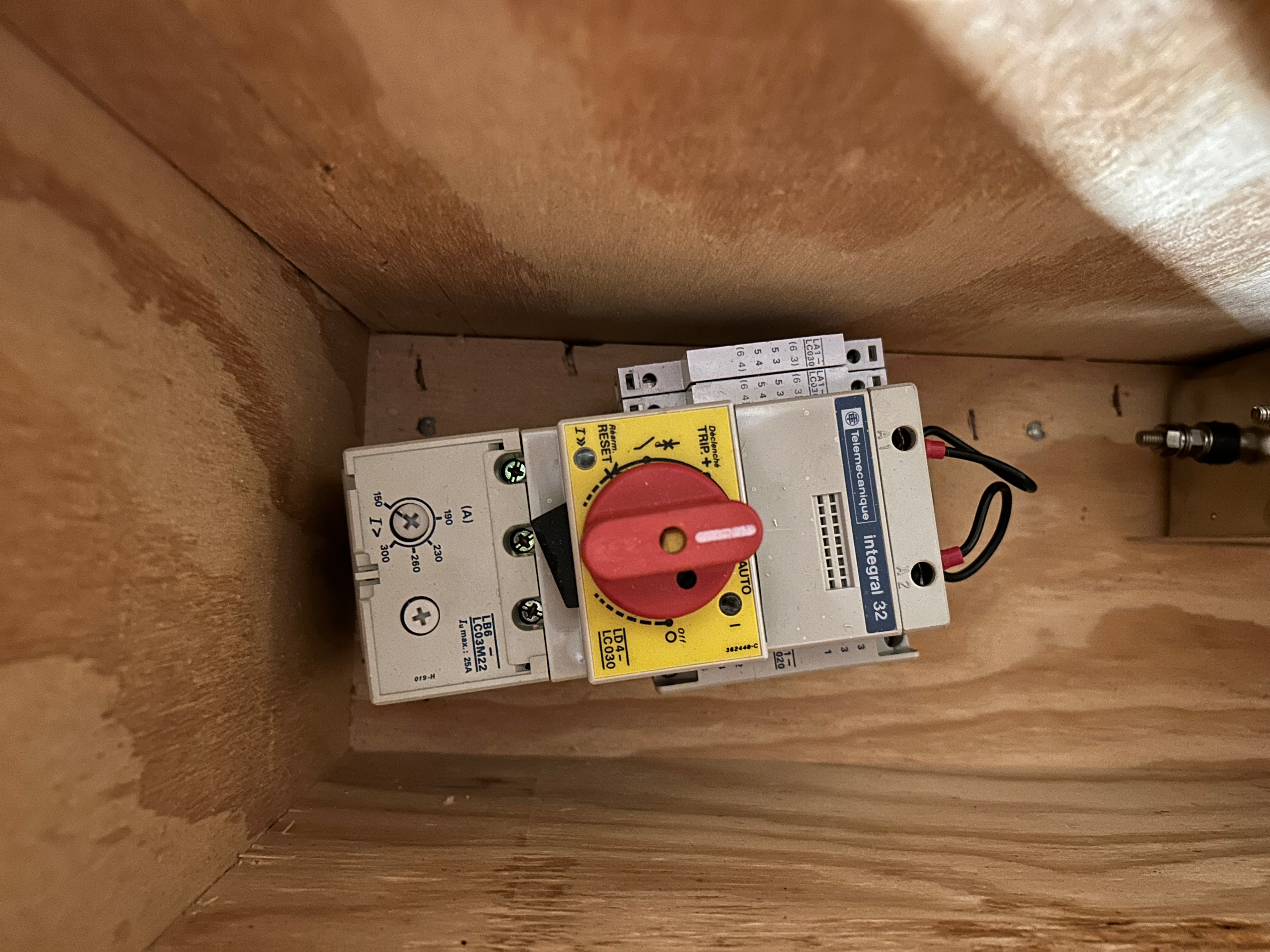 Ormec MCS-S45H*227 Servo Drive Assembly Telemecanique Breaker Tokin Noise Filter