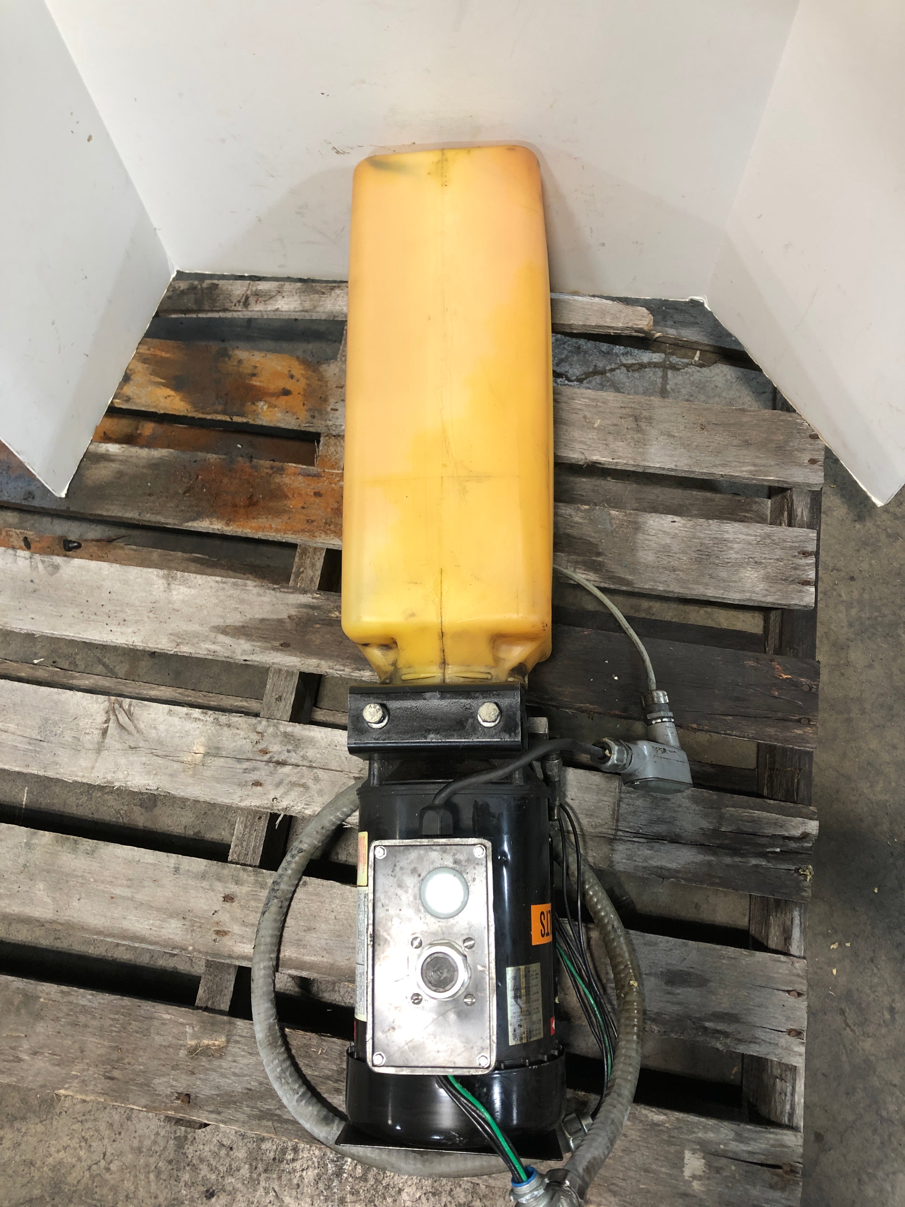 Emerson SPX 2161-BC Motor 2 HP 2850-3450 RPM 3PH WJ56HCY Frame PF Type with Tank