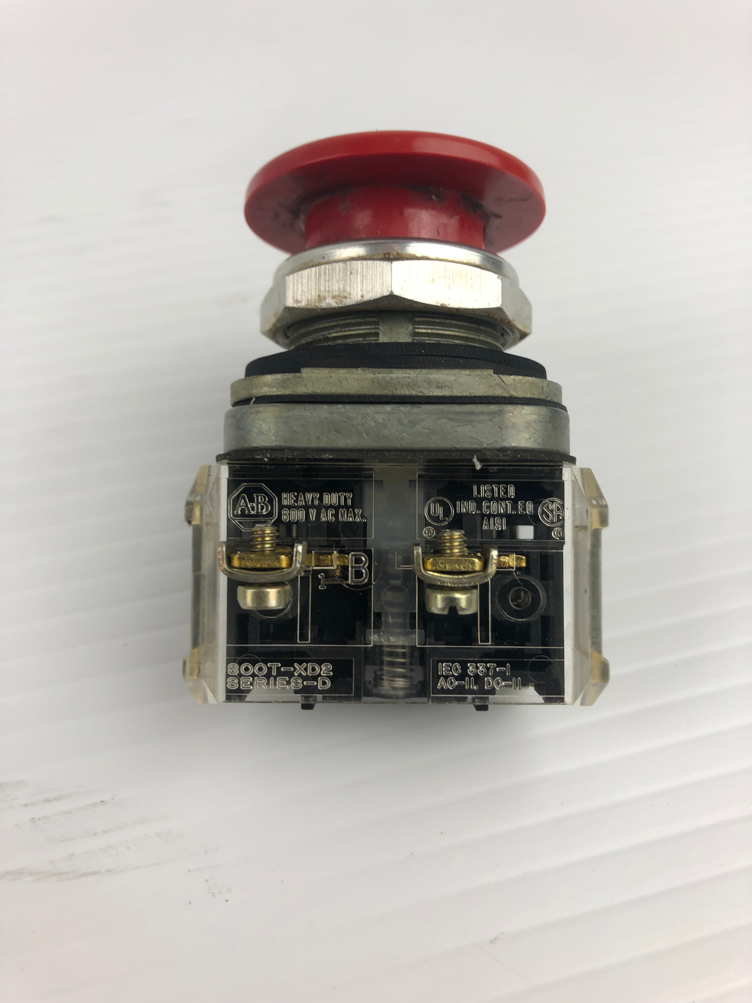 Allen Bradley 800T-XD2 Series D Push Button Red 800T-D Series T