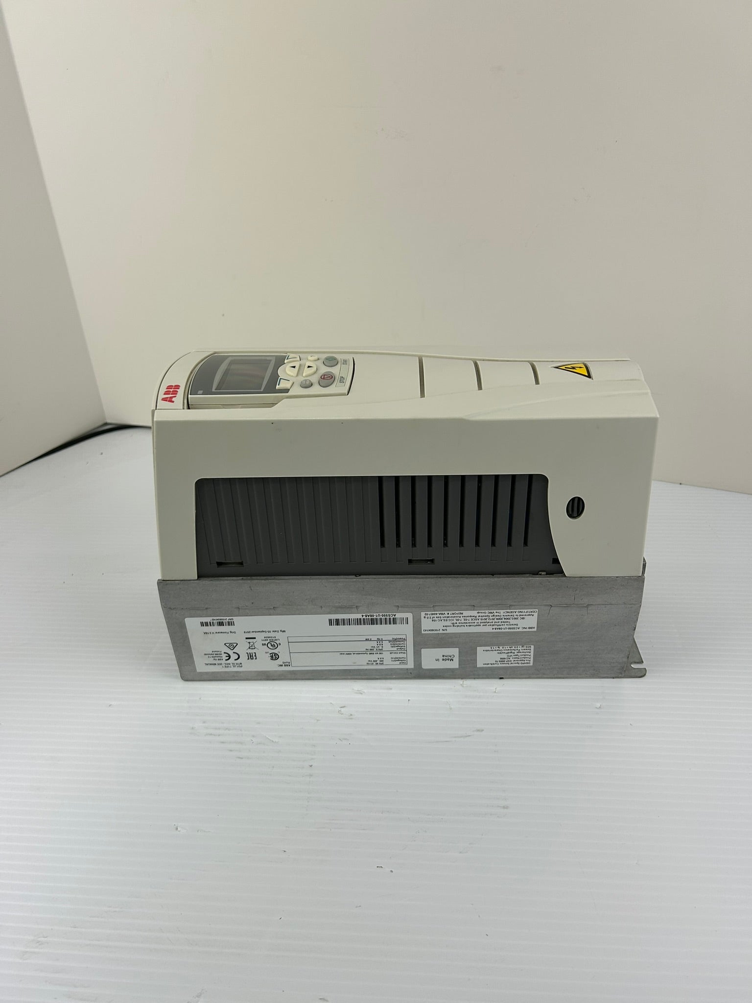 ABB ACS550-U1-08A8-4 VFD Variable Frequency Drive 5HP 480V 3PH AC Drive 4kW