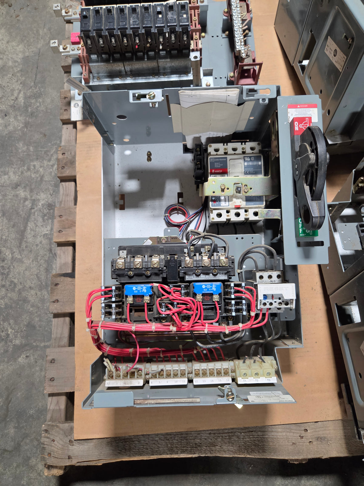 Allen-Bradley 2107B MCC Bucket Size 1 FVR 3.0HP 480V 3PH 15A Breaker - No Door