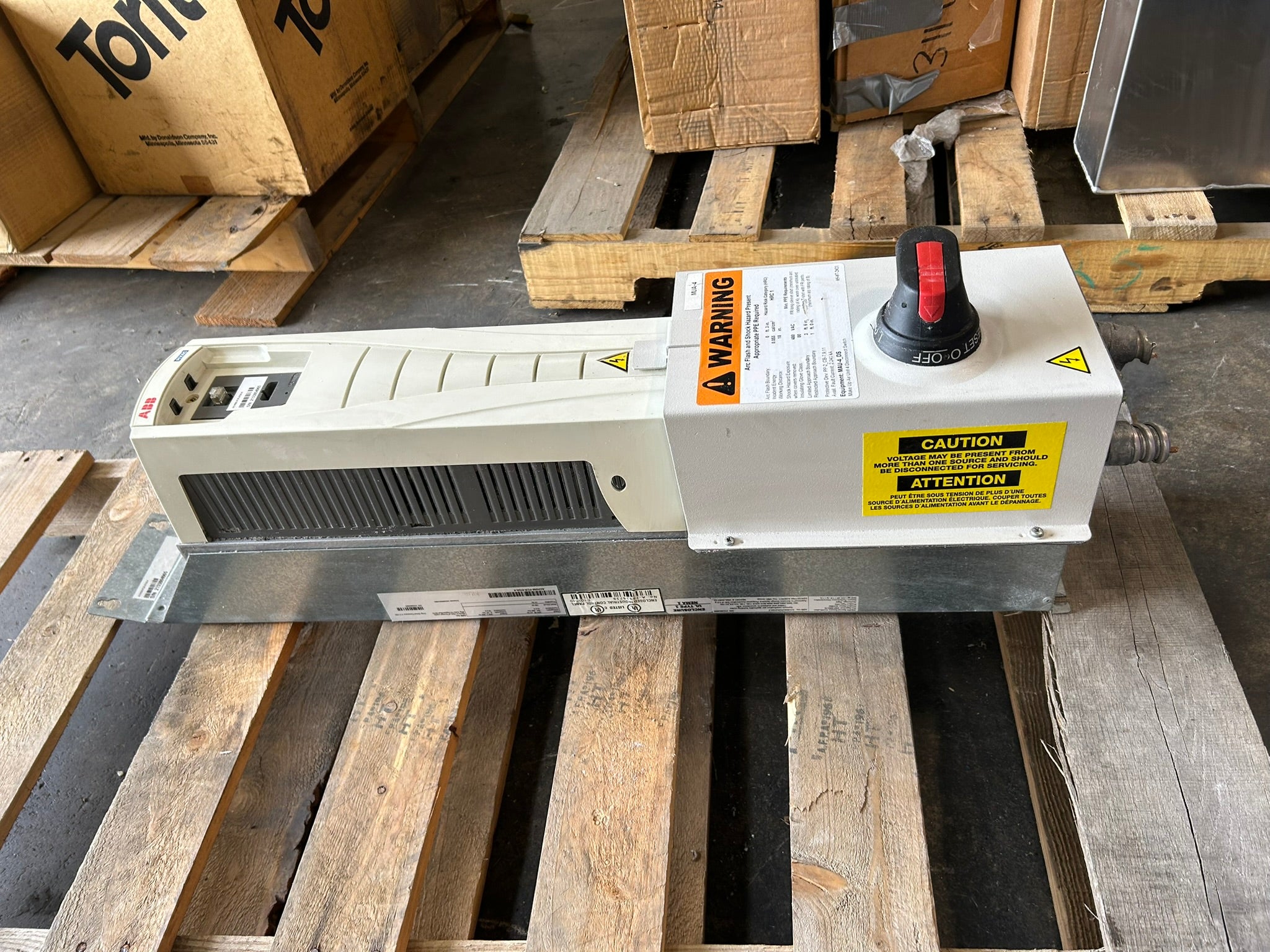 ABB ACH550-PCR-015A-4 VFD Drive 480V 3PH 10HP w/ Disconnect Switch - No Keypad