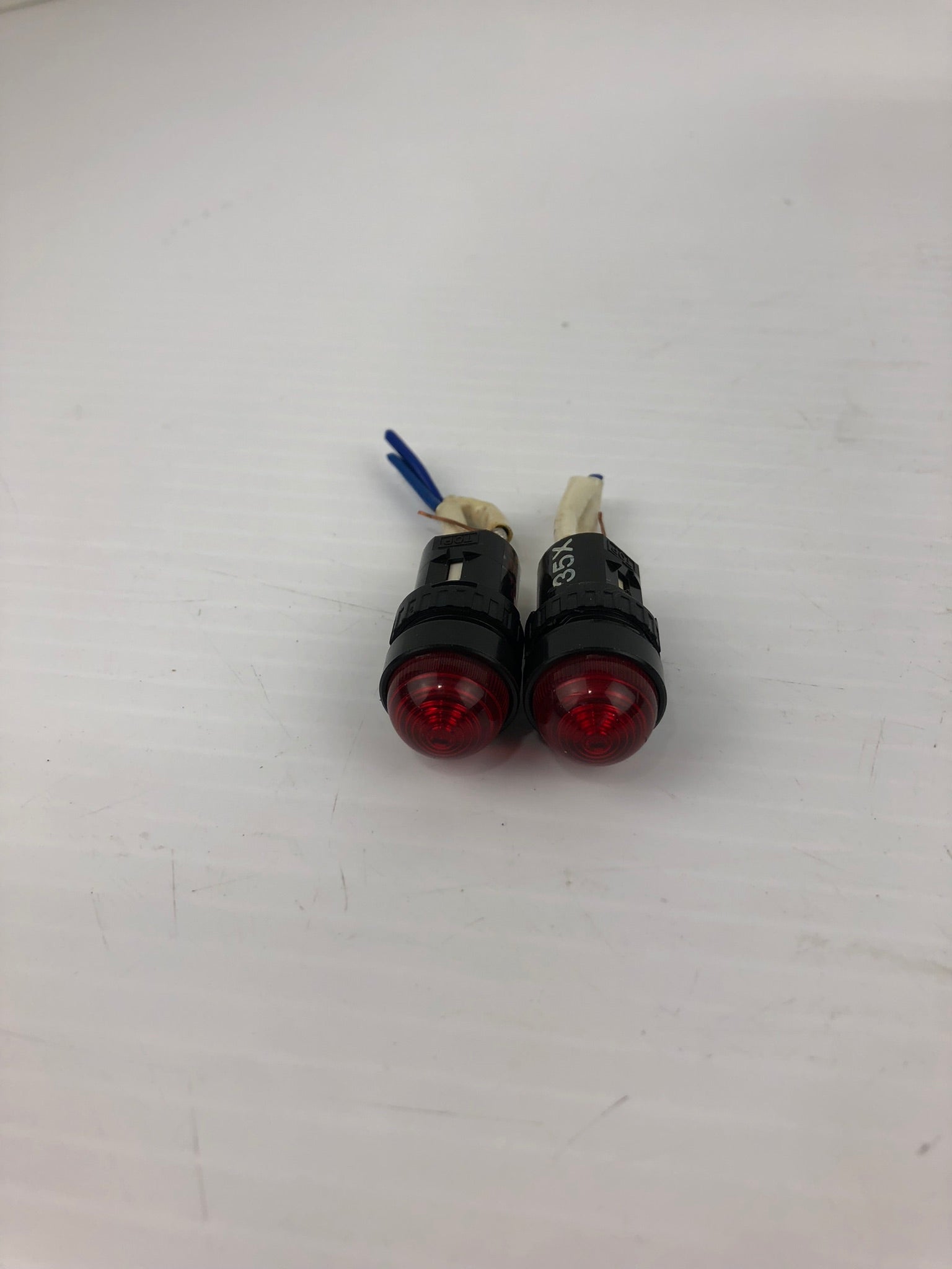 IDEC AP6M Red Pilot Light - Lot of 2
