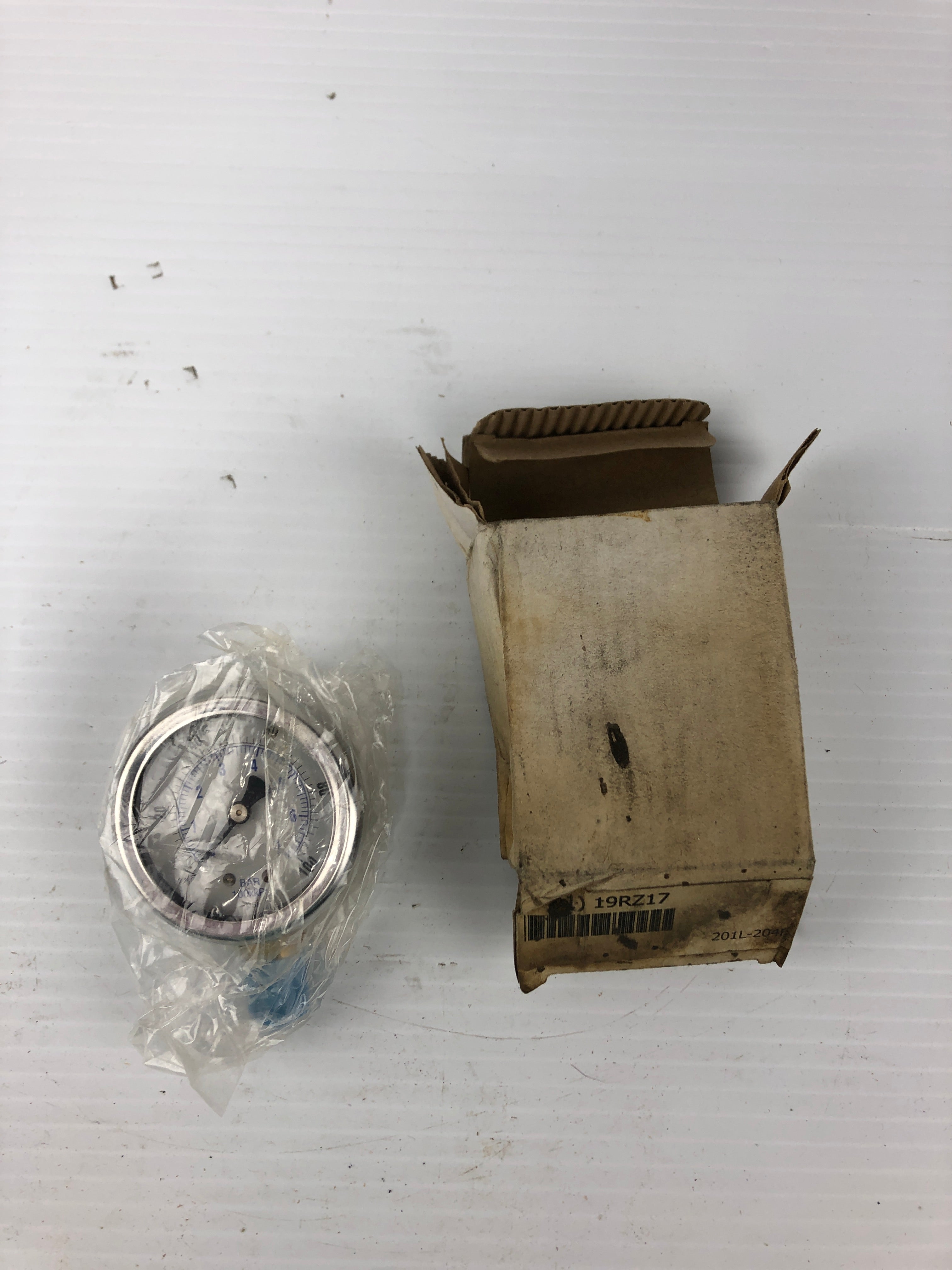 Universal Pressure Gauge 201L-204E 19RZ17 0-100 PSI
