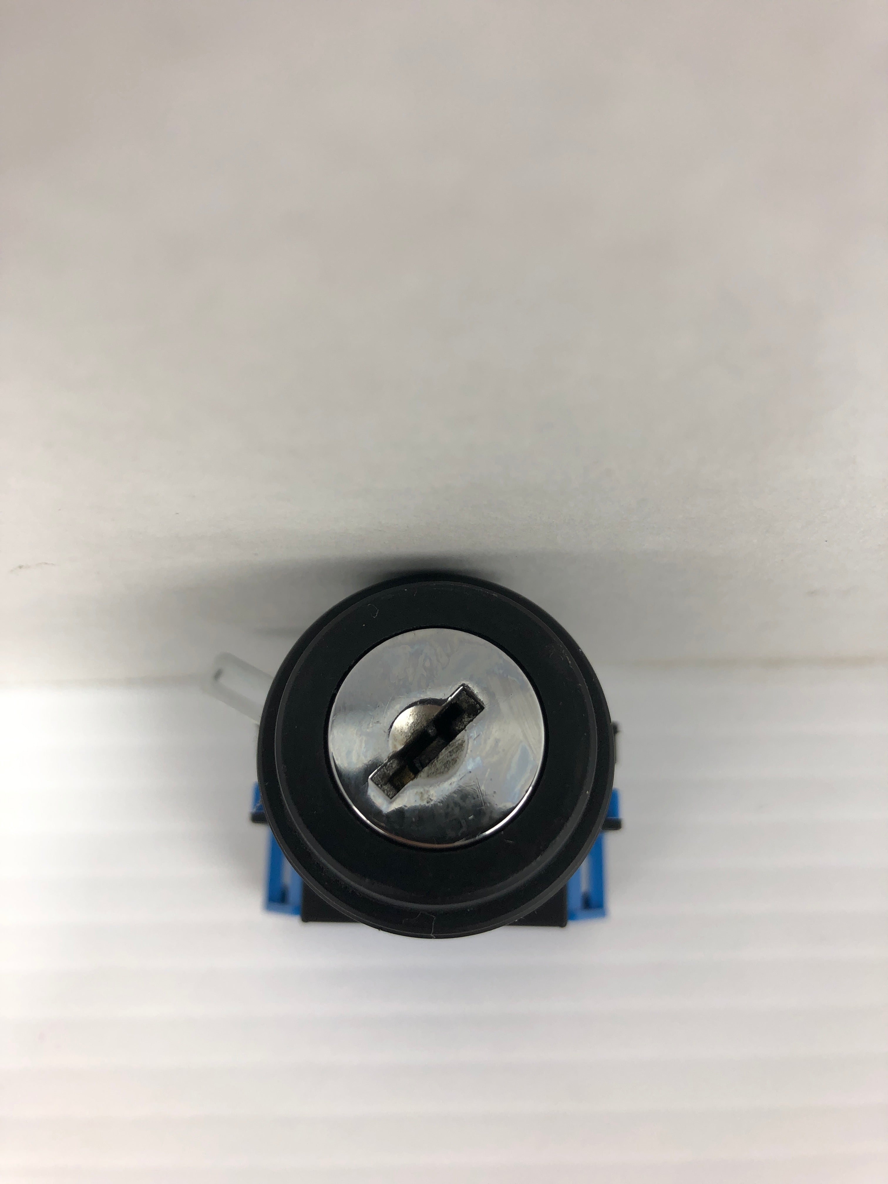 IDEC HW-CB10 Push Button Keyed Switch HW-G10 - Missing Key