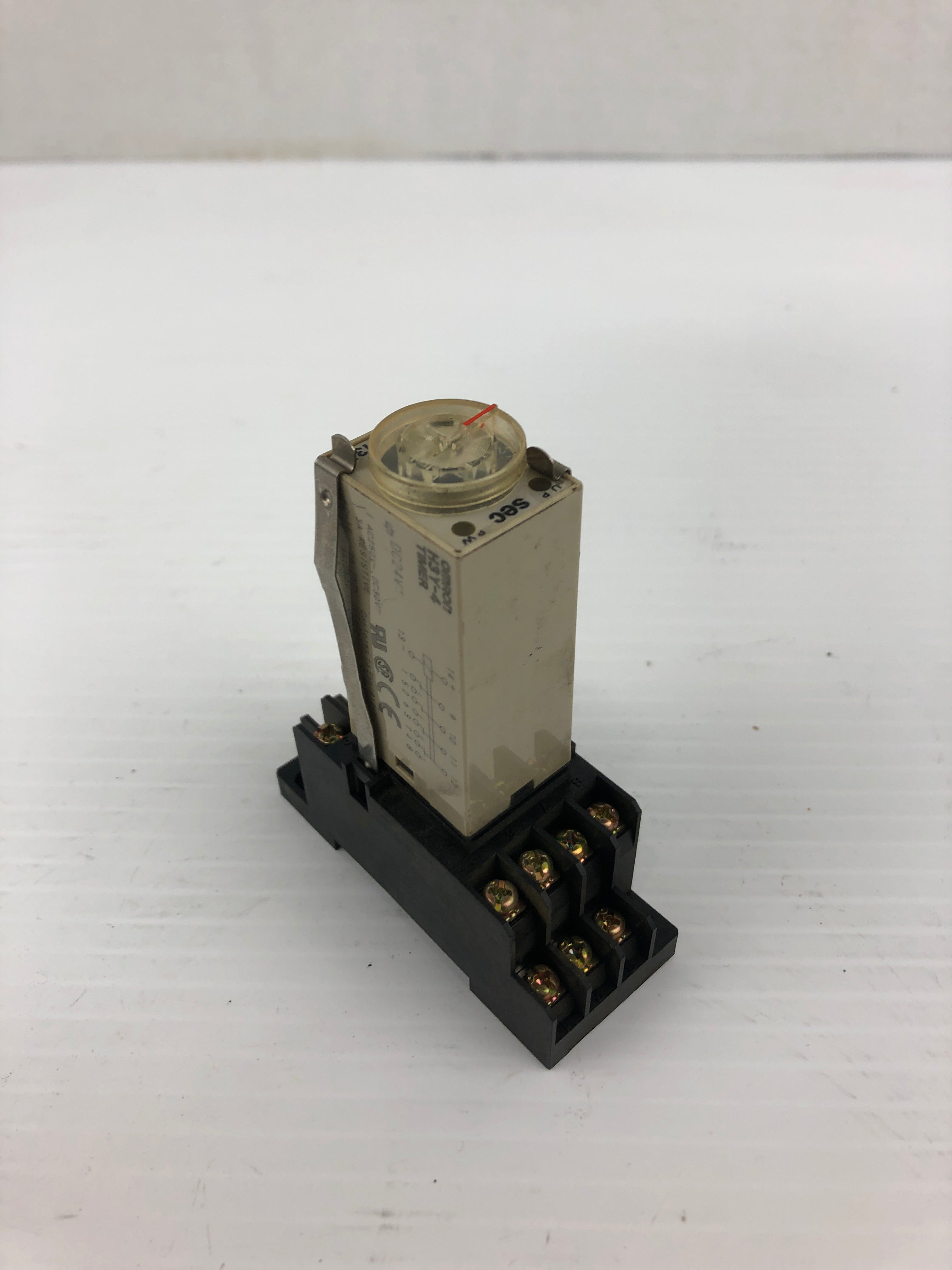 Omron H3Y-4 Timer DC24V with Base 2663YA