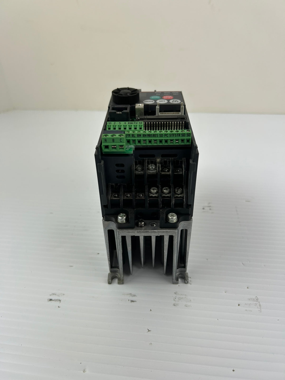 Mitsubishi FR-E720-0.75K VFD Inverter Drive 3 Phase 200-240V 0.75kW 1HP
