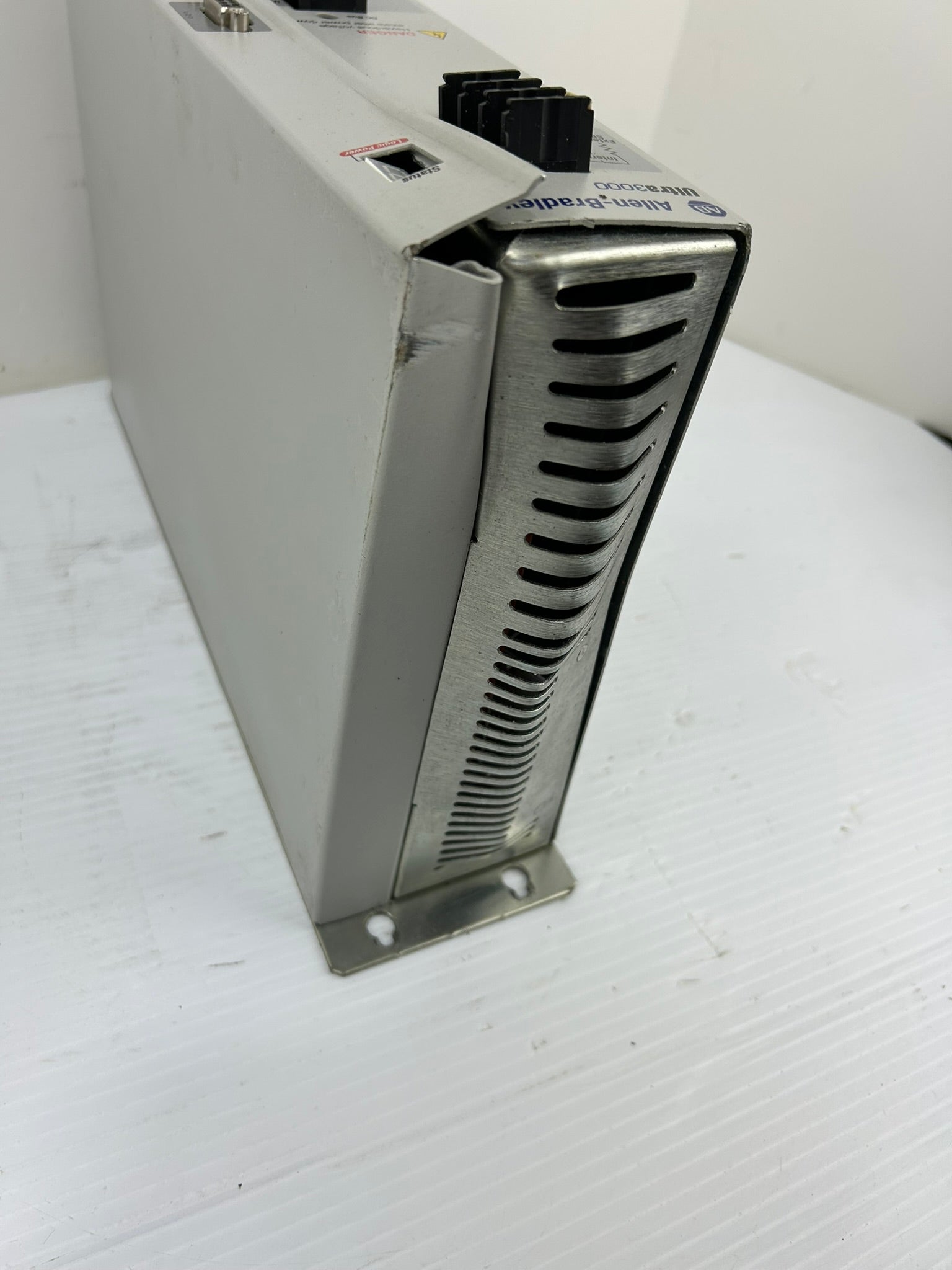 Allen Bradley 2098-DSD-030 Amplifier Drive Ultra 3000 Series B 1 PH