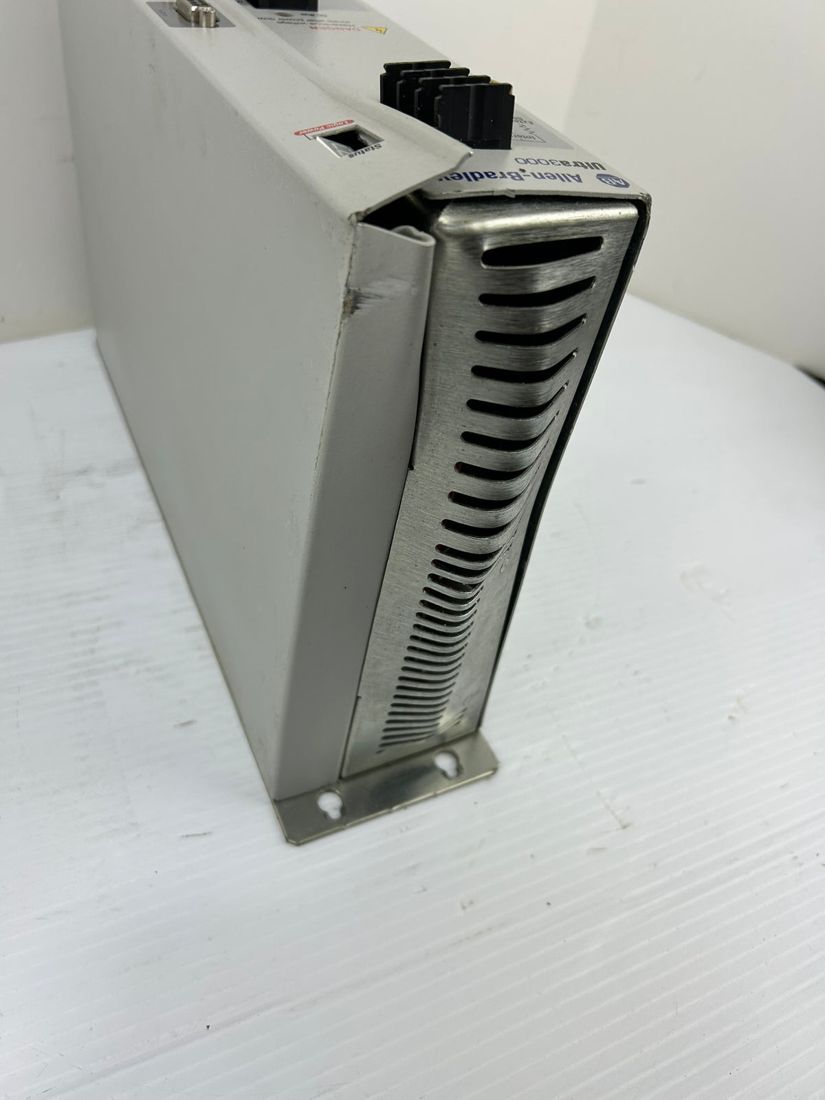 Allen Bradley 2098-DSD-030 Amplifier Drive Ultra 3000 Series B 1 PH