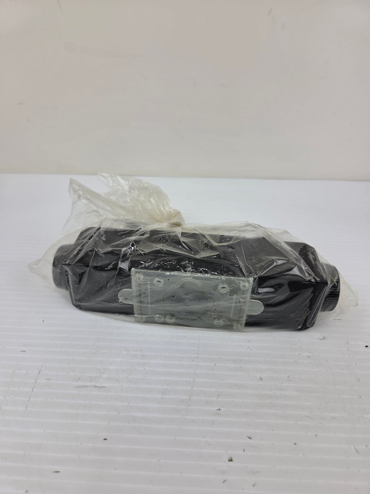 Eaton Vickers DG4V-3-6C-M-U-B6-60 Hydraulic Directional Valve 350bar 5000 PSI