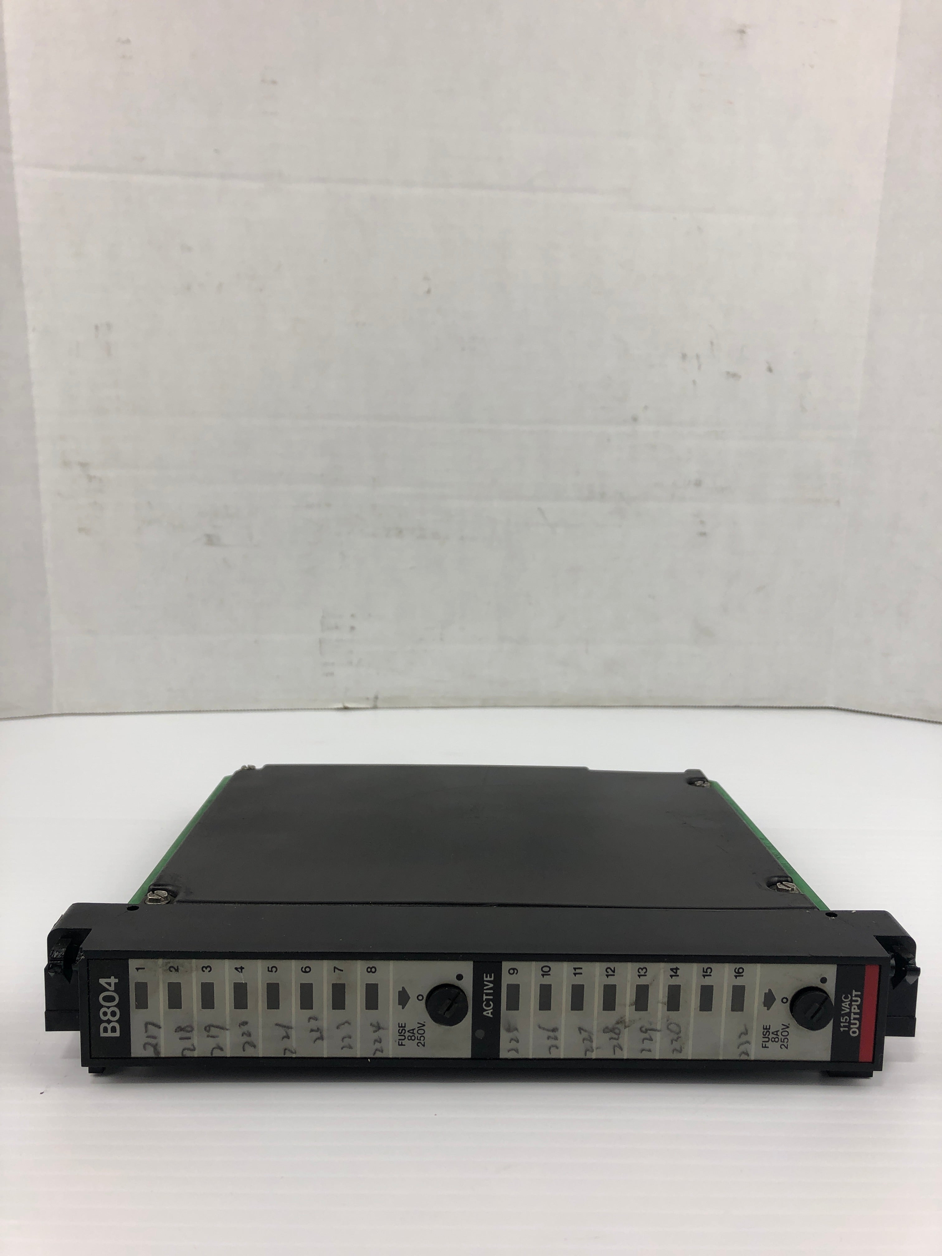 B804 Output Module 115VAC Gould/Modicon