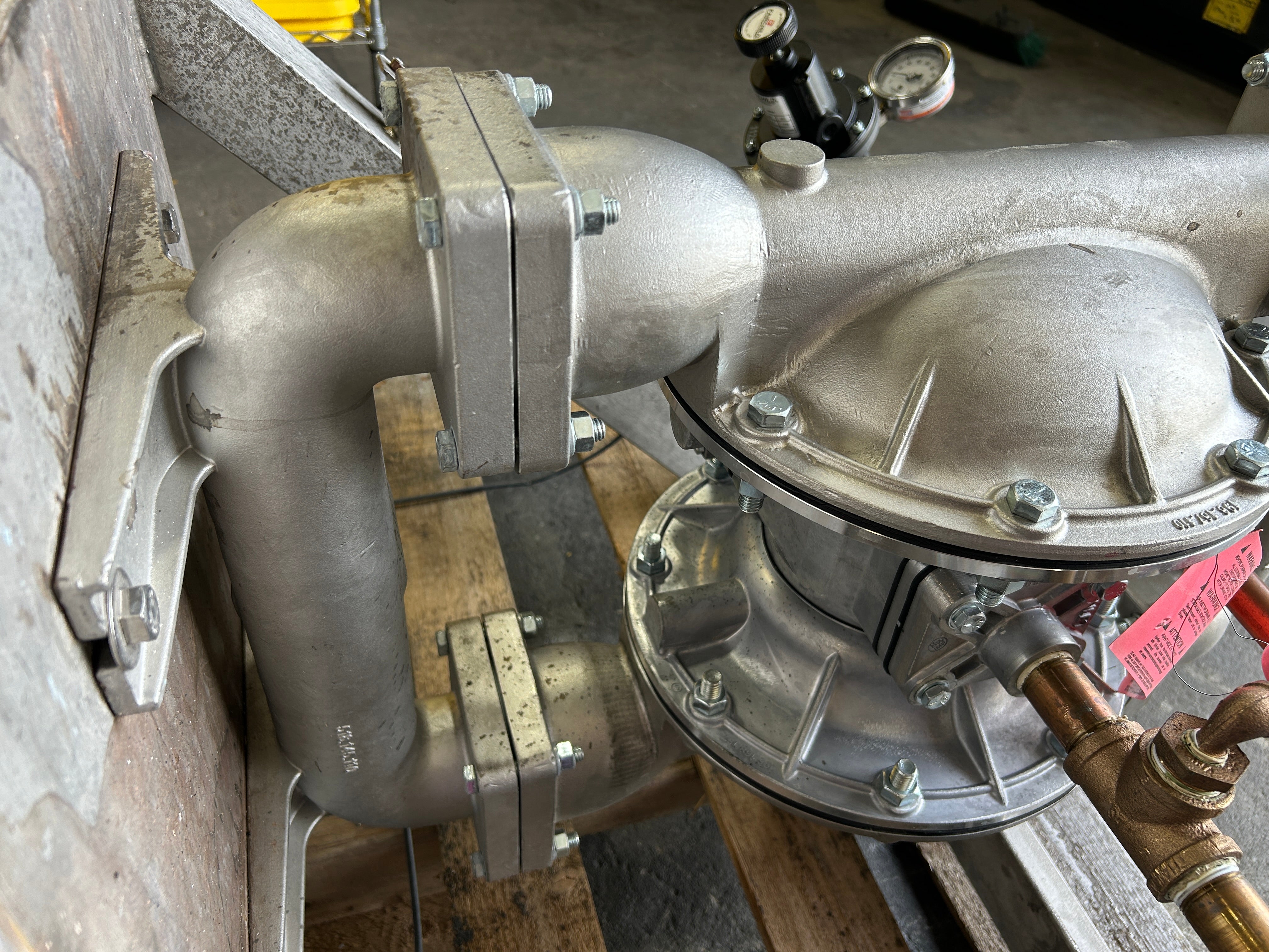 Warren Rupp Sandpiper S20B1SZTANS000 Diaphragm Pump with Wall Mount Stand 125PSI