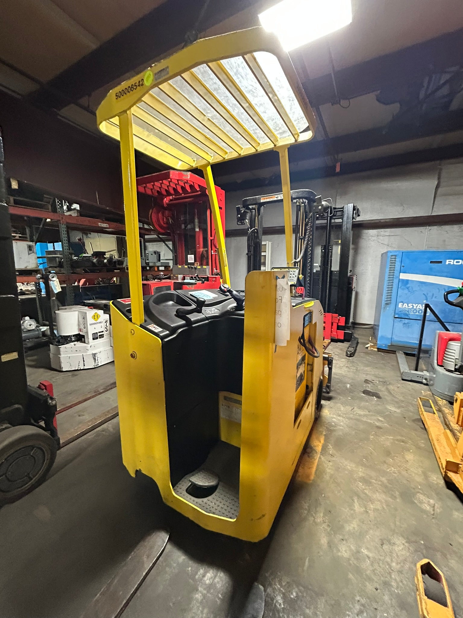 Hyster E40HSD Electric Stand-Up Forklift Truck 4000 Lb. Capacity 36V Type EO