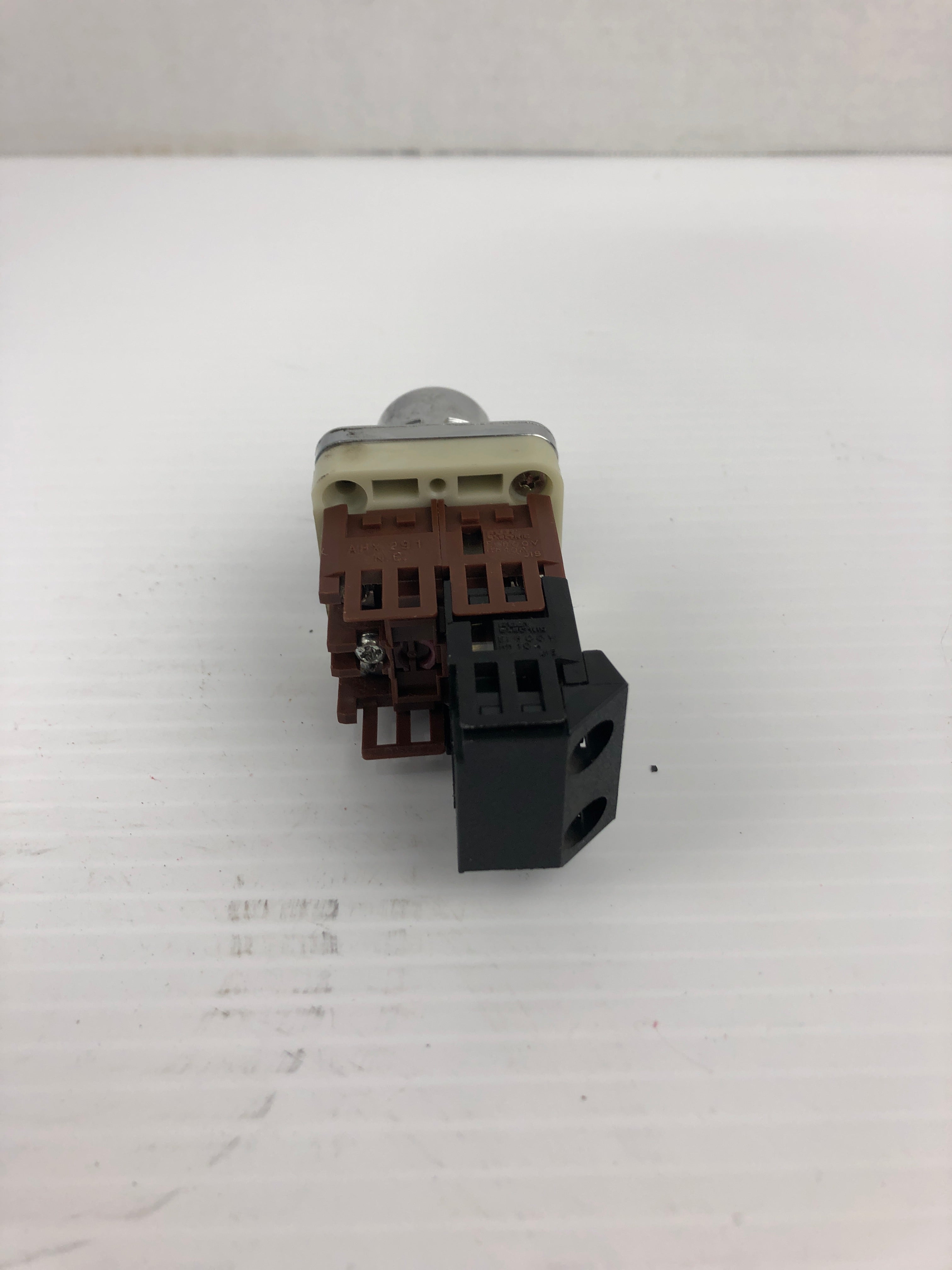 Fuji Electric AH30-J2A Key Selector Switch - No Key