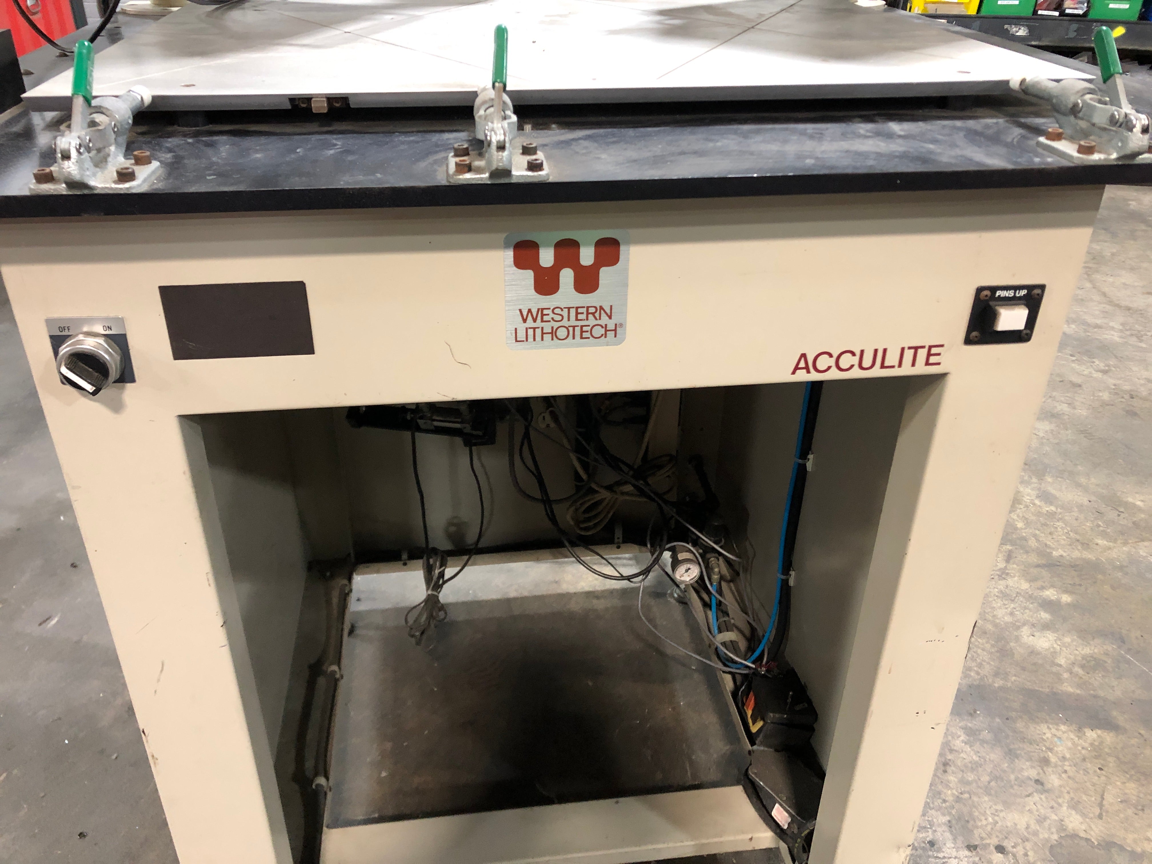 Western Lithotech W2675 Acculite Machine with Two Monitors 1PH 60 Cycle 1 FLA
