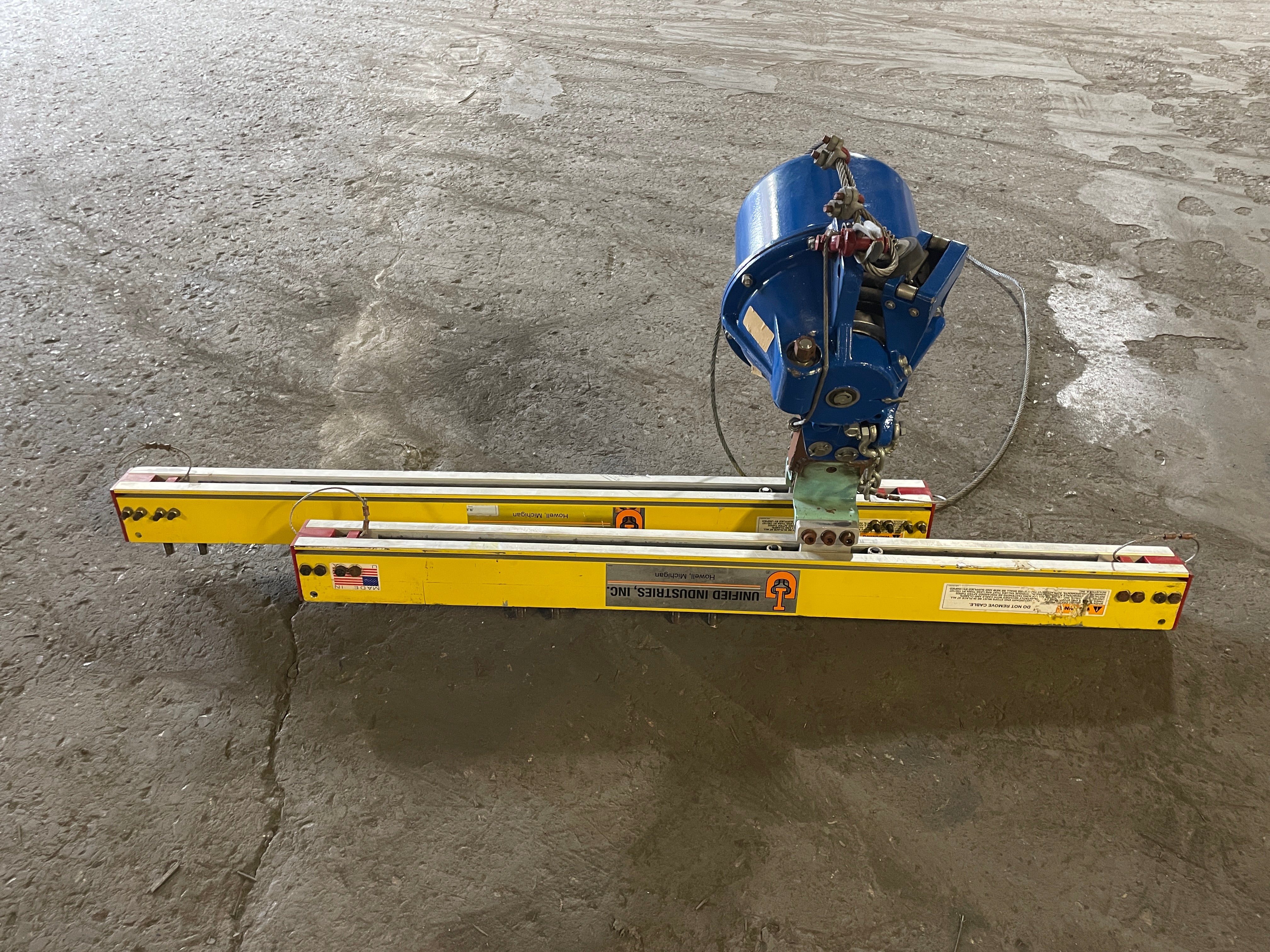 Woodhead 250LA Aero-Motive Molex Balancer with Unified Industries Rail 234-250#