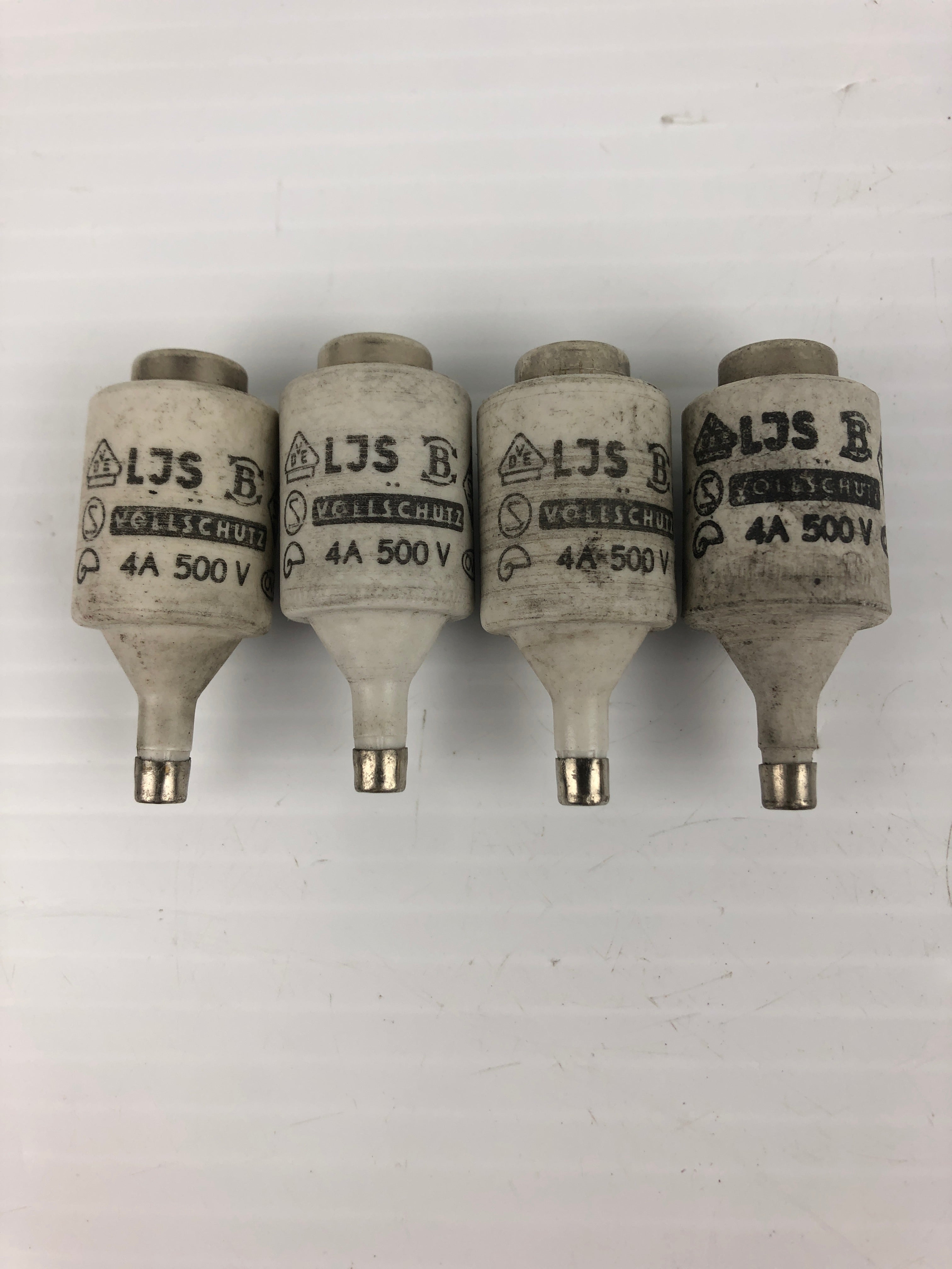LJS Vollschutz Ceramic Bottle Fuse 4A 500V (Lot of 4)
