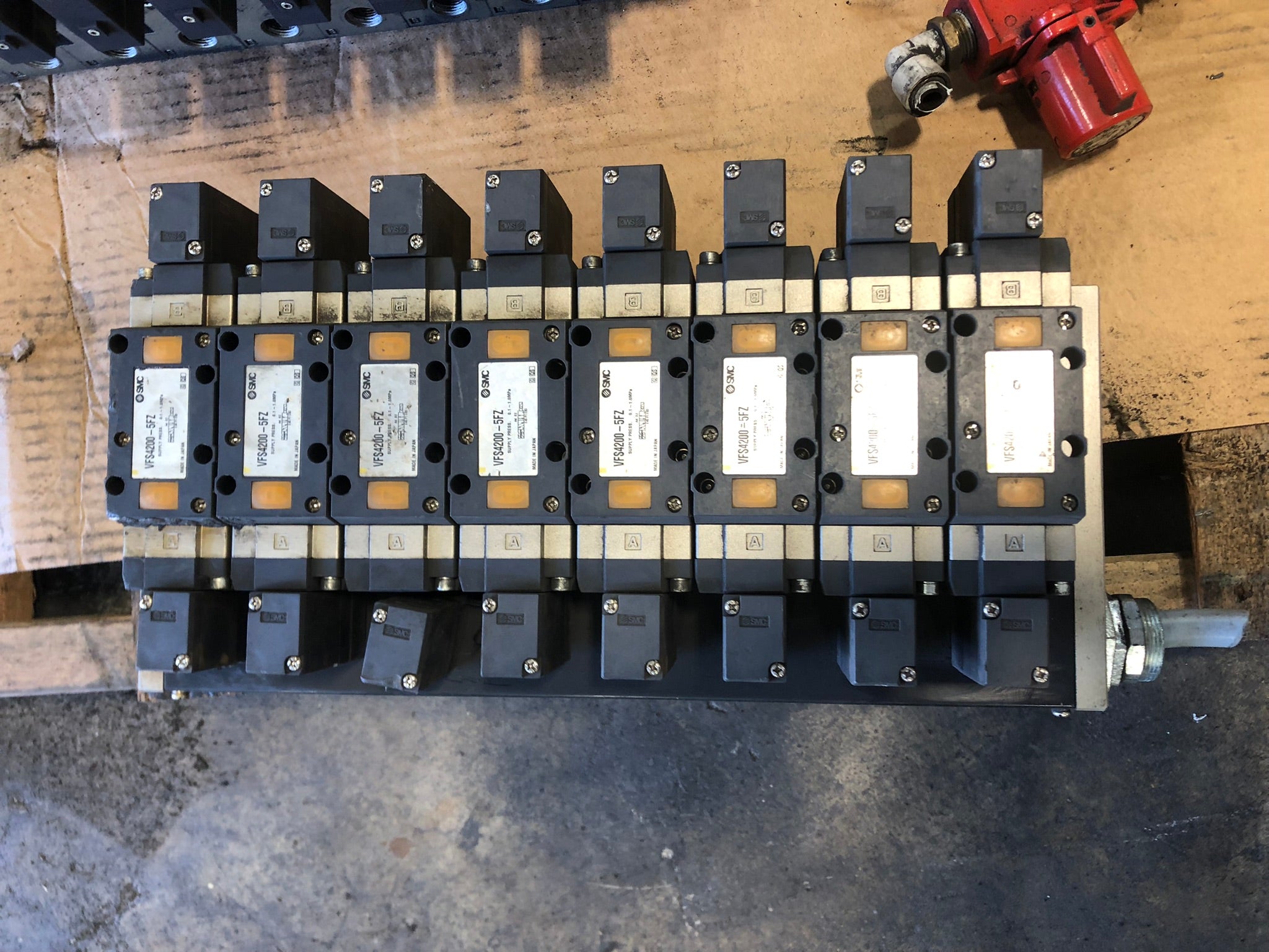 SMC VFS4200-5FZ Solenoid Valve with Base - 8 Valves