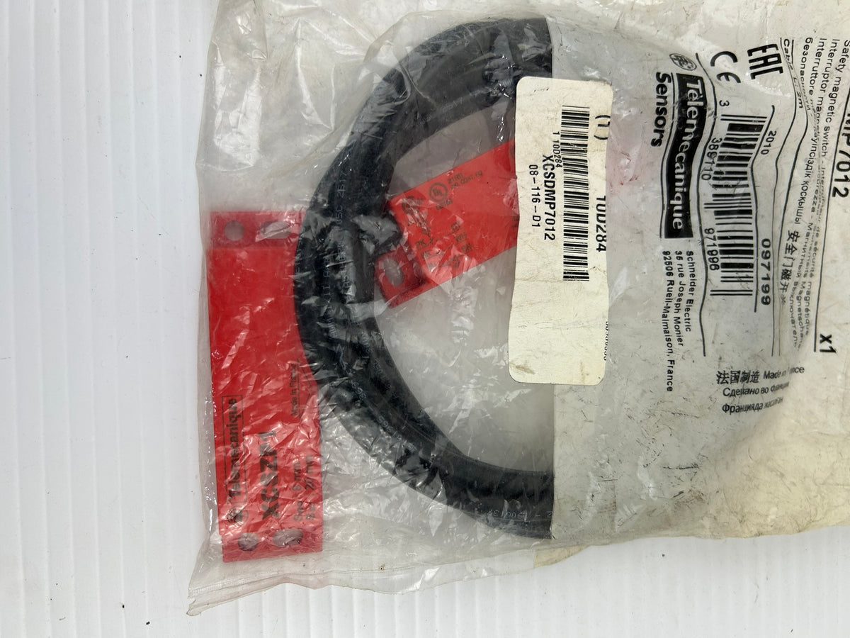 Telemecanique XCS-DMP7012 Magnetic Safety Switch Sensor 24VDC 2M Cable Lot of 2