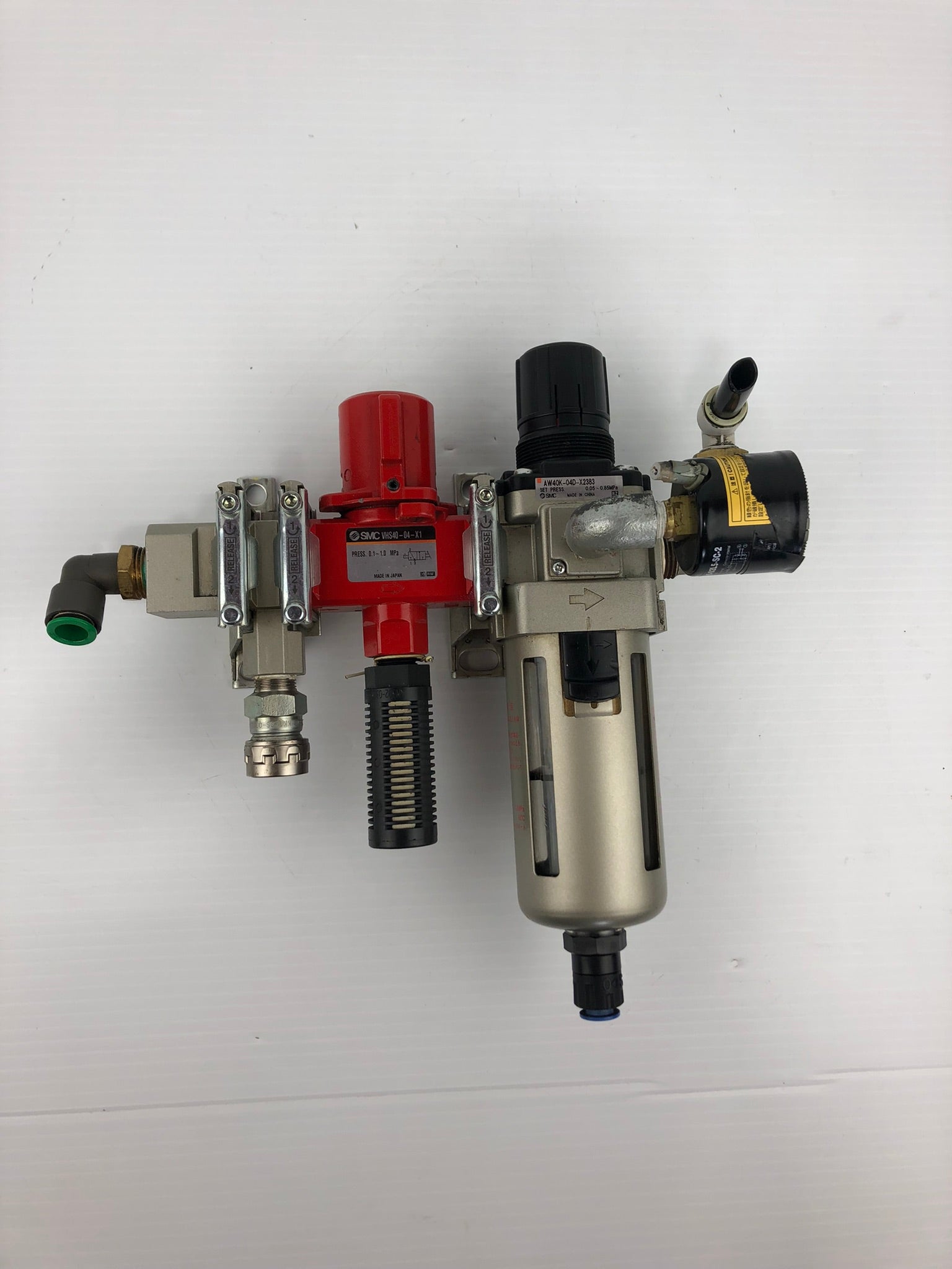 SMC AW40K-04D-X2383 Regulator with VHS40-04-X1 Valve