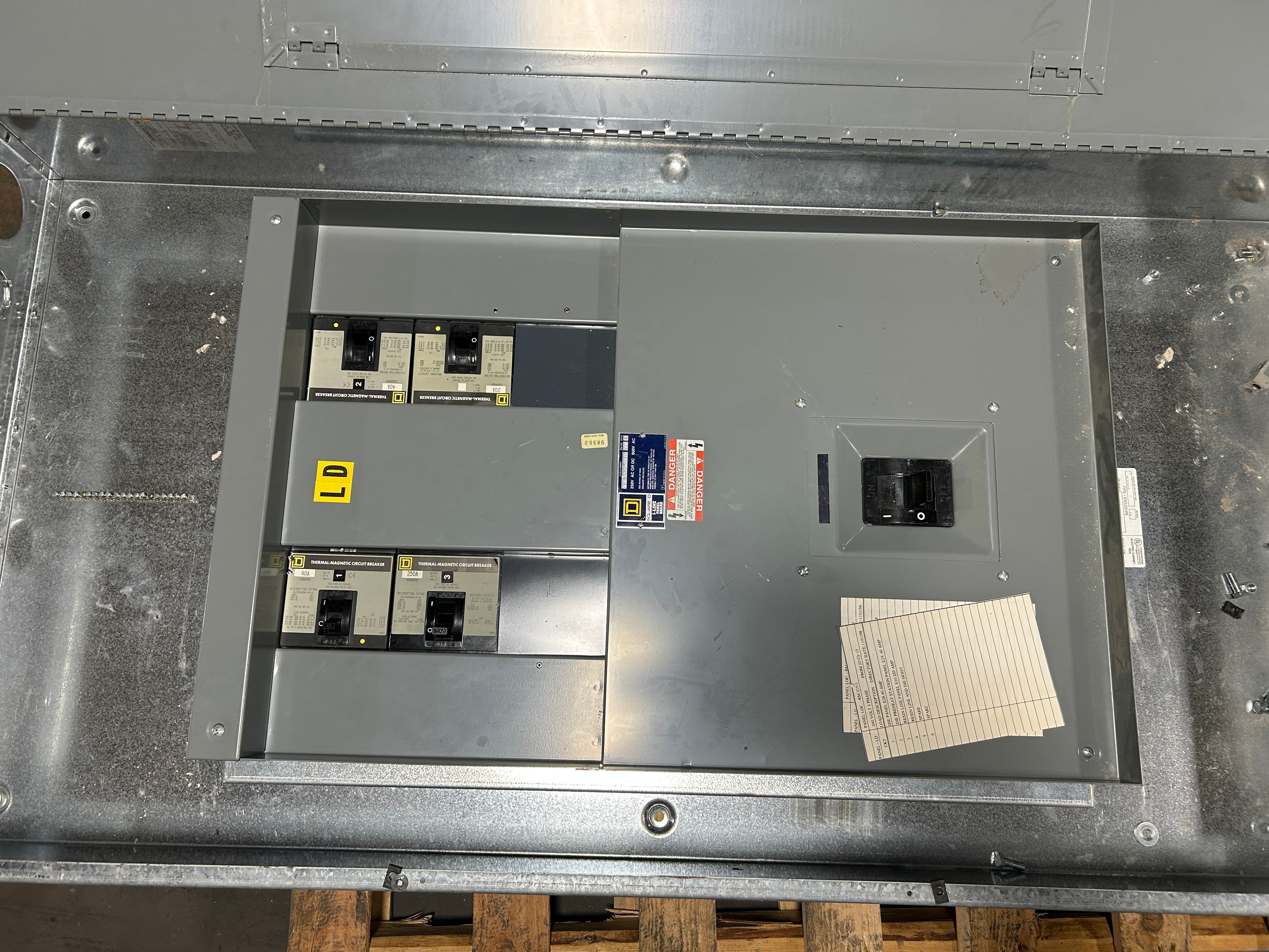 Square D HCM I-Line Load Center Panelboard Breaker Box 1464-4MCU HC3264B 400A E1