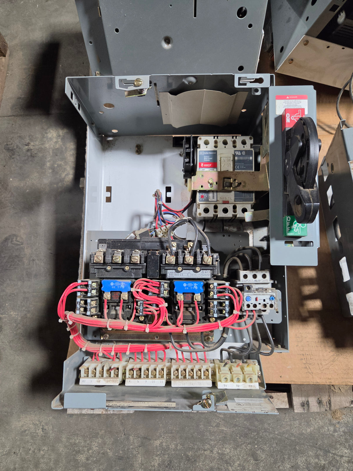 Allen-Bradley 2107B MCC Bucket Size 1 FVR 3.0HP 15A Breaker 480V 3PH - No Door
