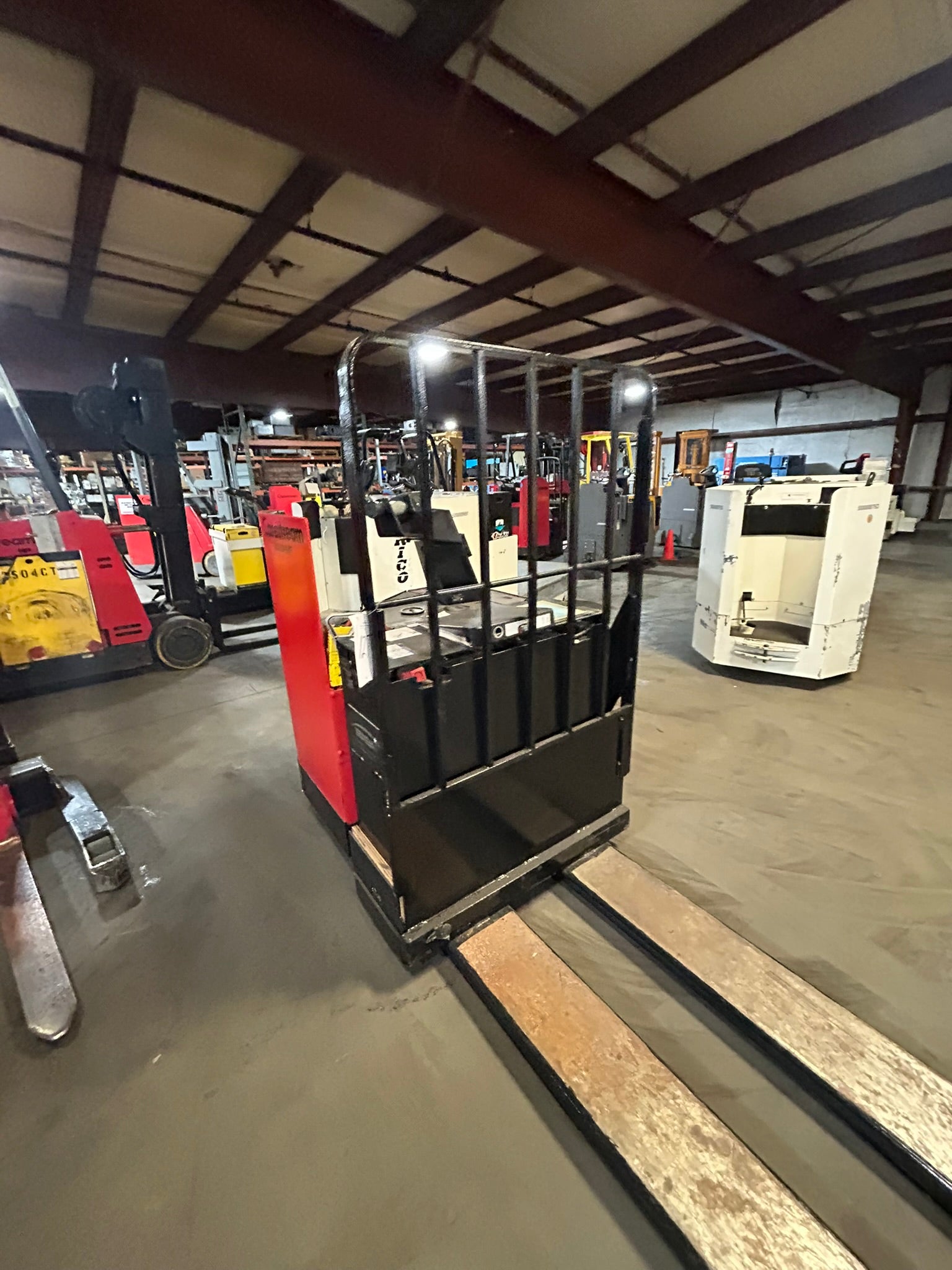 Crown 80PR-28-3 Electric Pallet Jack Stand-Up Rider Lift Long Forks 8000 Lb. 24V