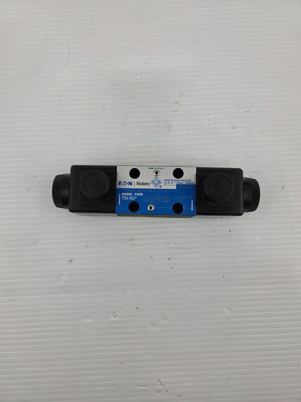 Eaton Vickers DG4V-3S-6C-M-U-B5-60 Hydraulic Directional Valve 5000 PSI Black